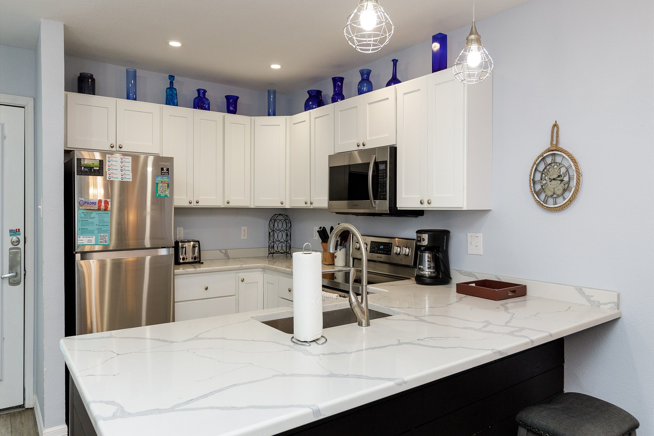 Beautiful kitchen area with breakfast bar