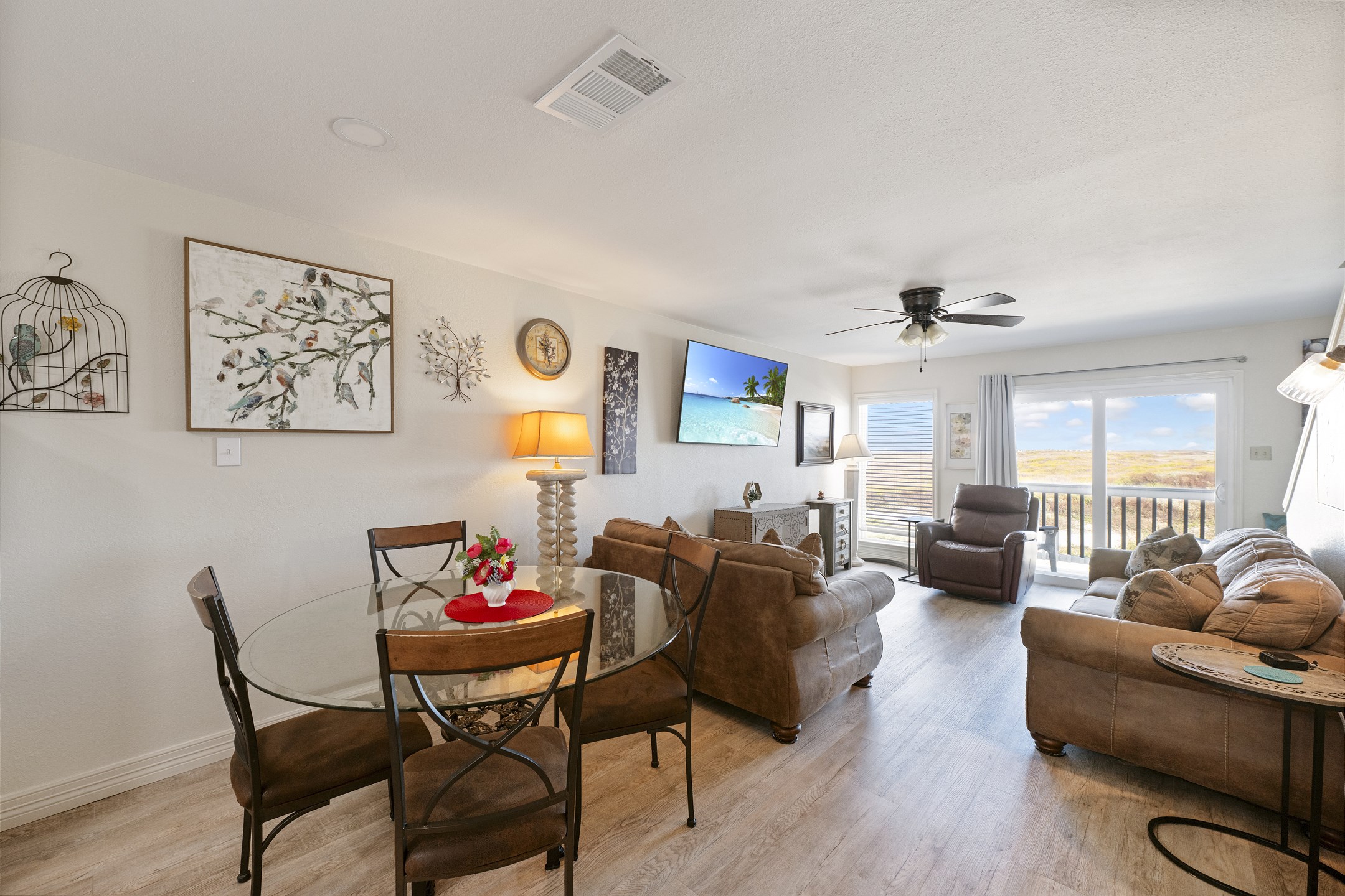 Coastal charm and comfortable lounge space to spend time with everyone and create new memories