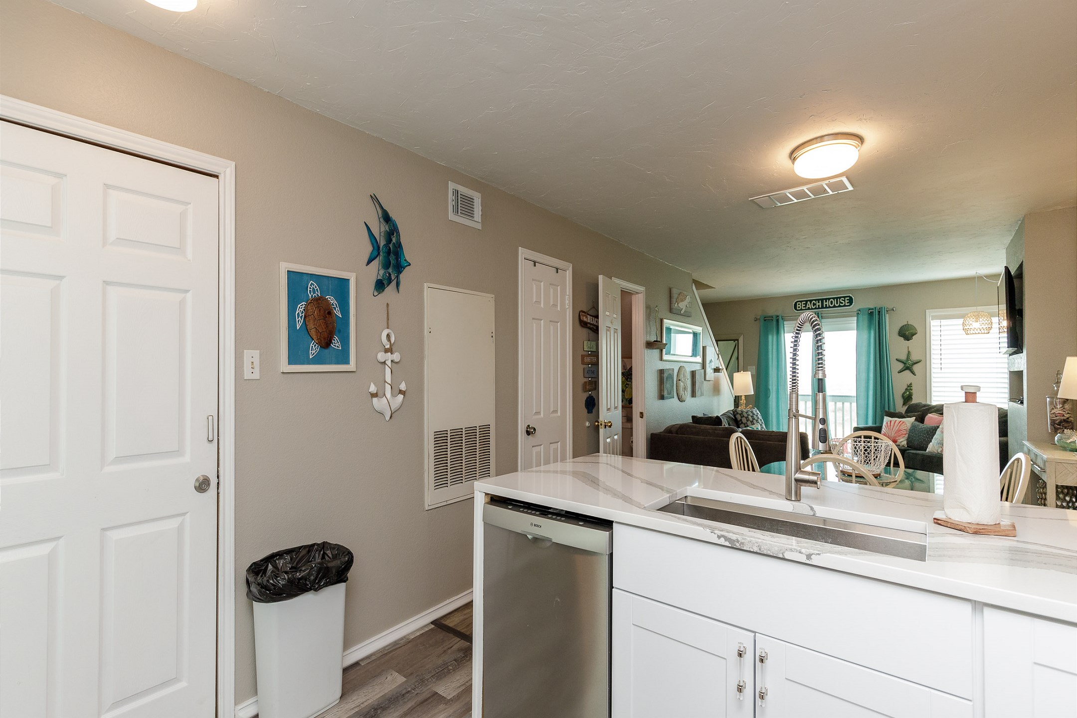 Open layout connecting the kitchen to the dining area