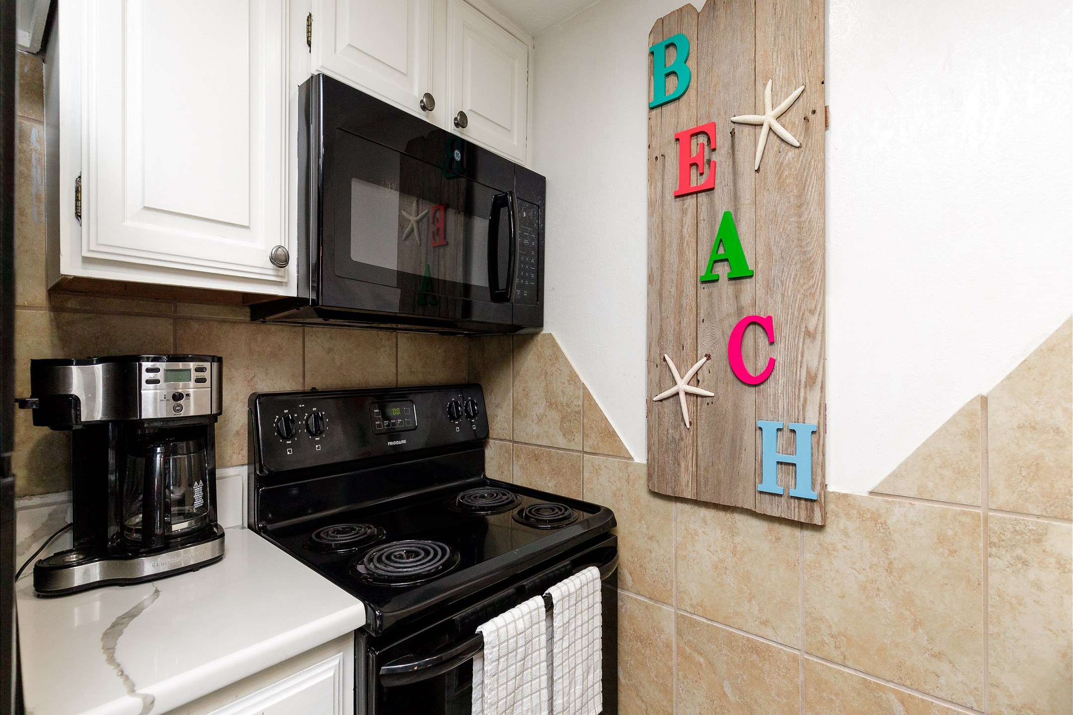 Fully equipped kitchen with Keurig and 12-cup coffee maker 