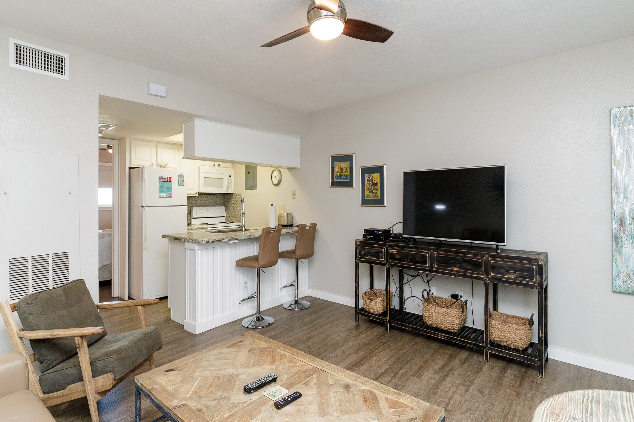 Great space to entertain family and enjoy game night 