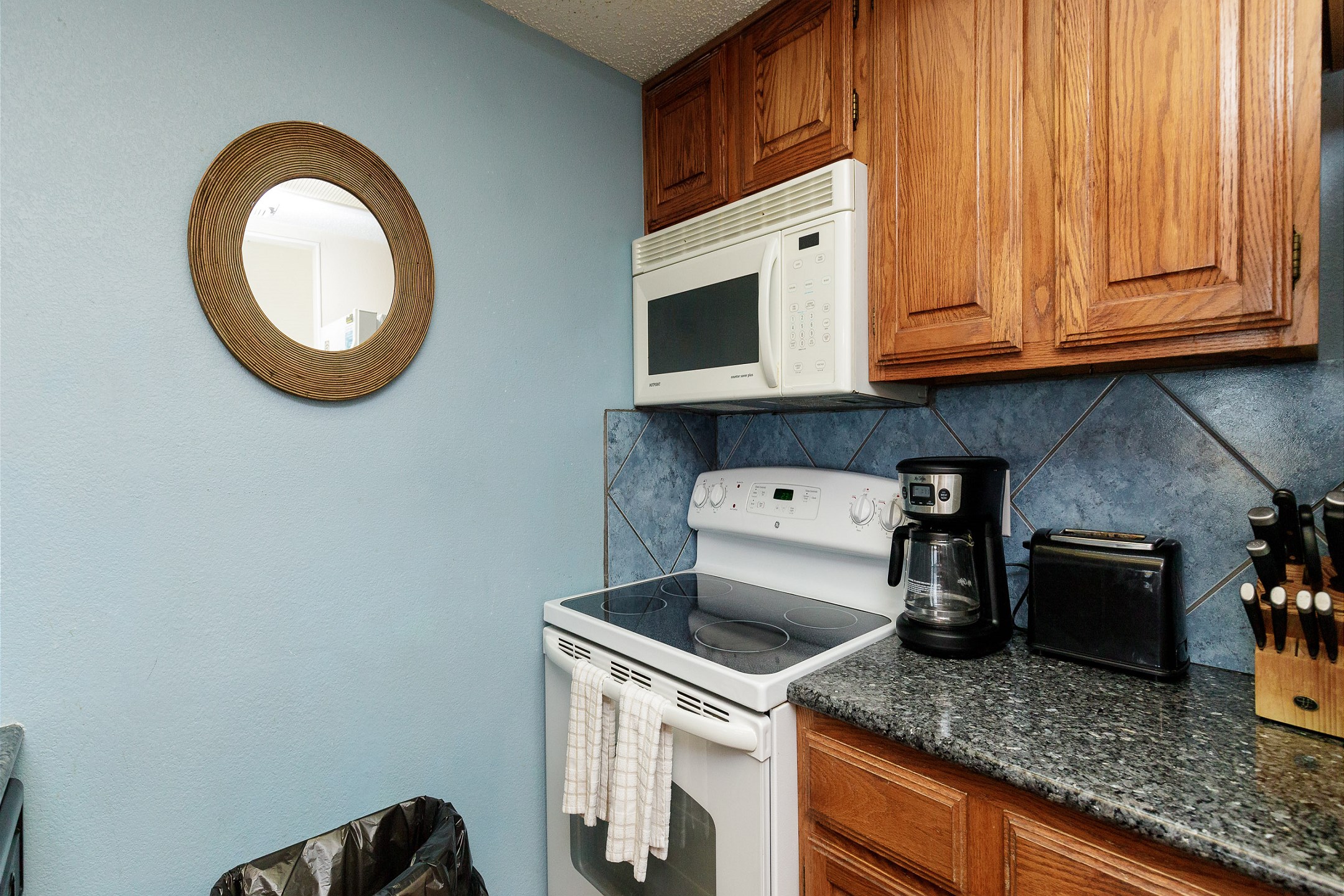 Great kitchen space with 12-cup coffee maker 