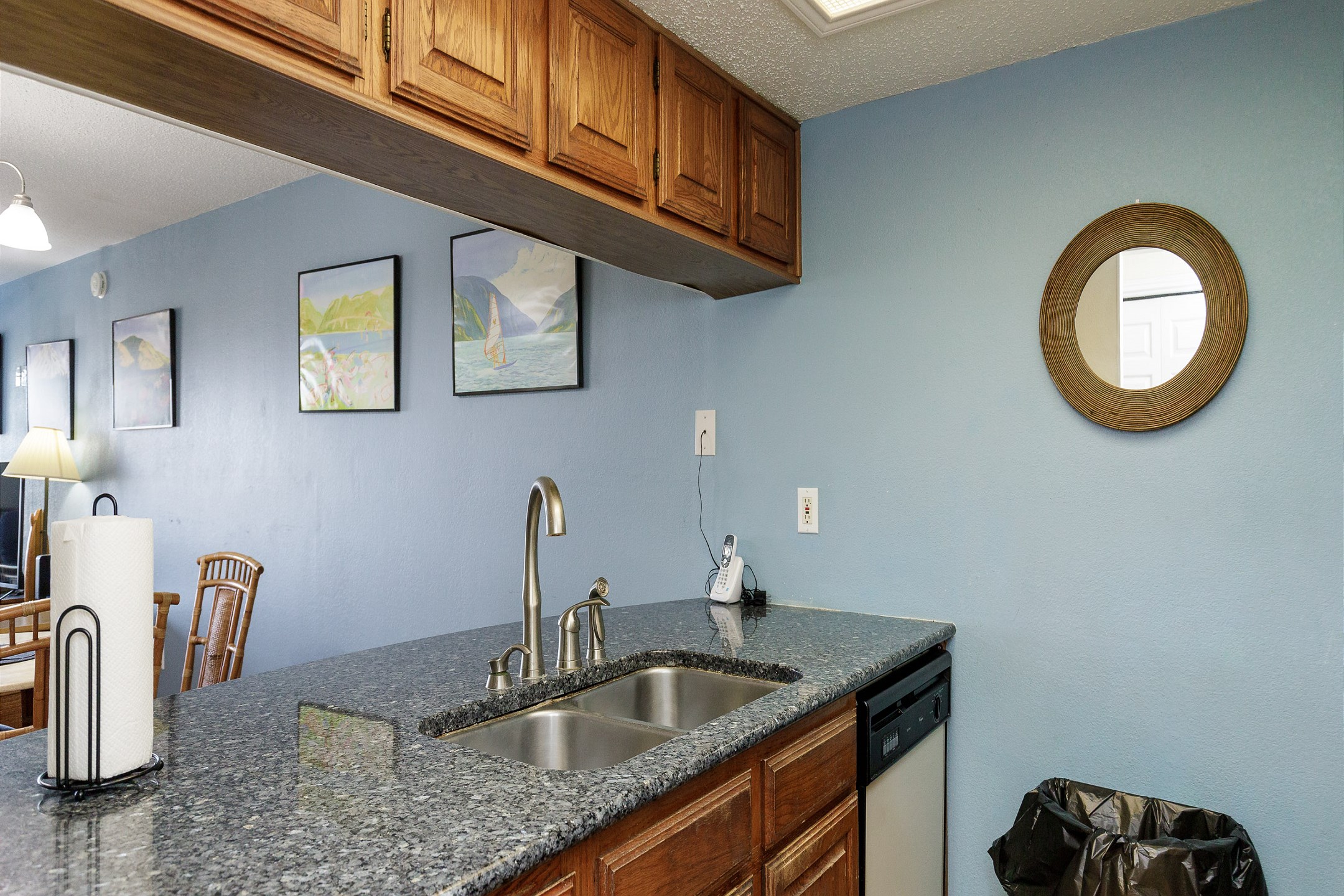 Kitchen area to cook meals with the family 