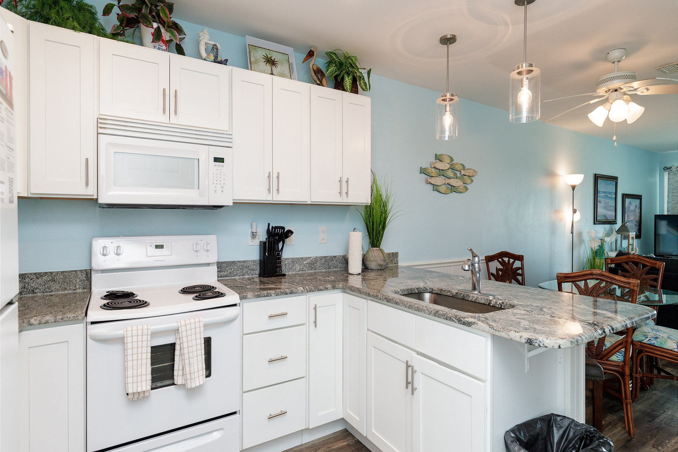 Large kitchen to cook meals with the family 