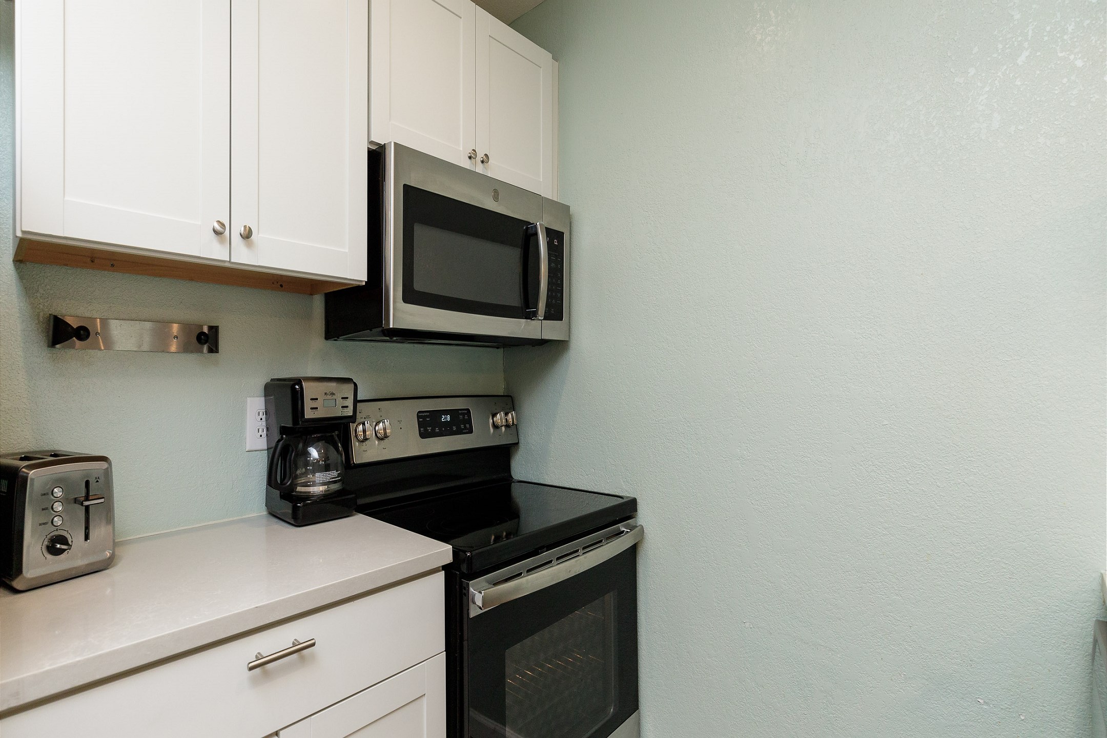 Fully equipped kitchen area with 12-cup coffee maker 