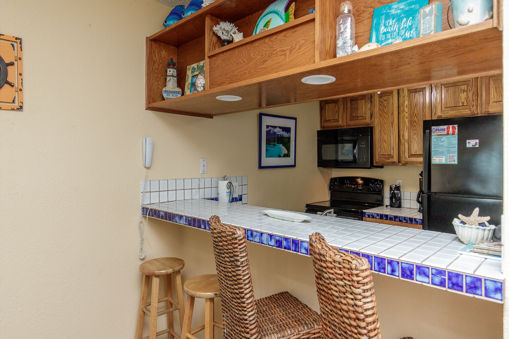 Breakfast bar with seating for four
