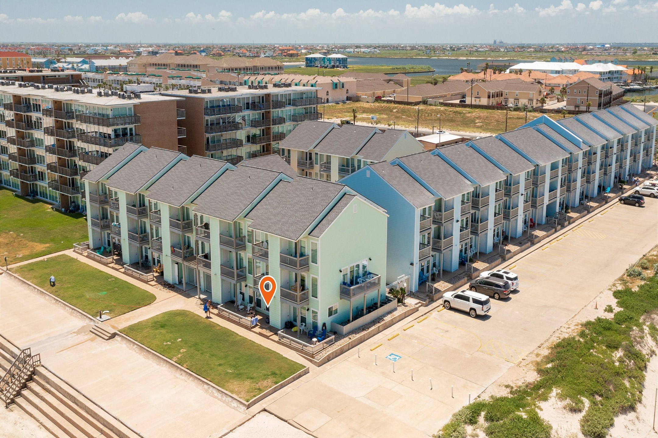 El Constante 106 - Ground floor beachfront condo
