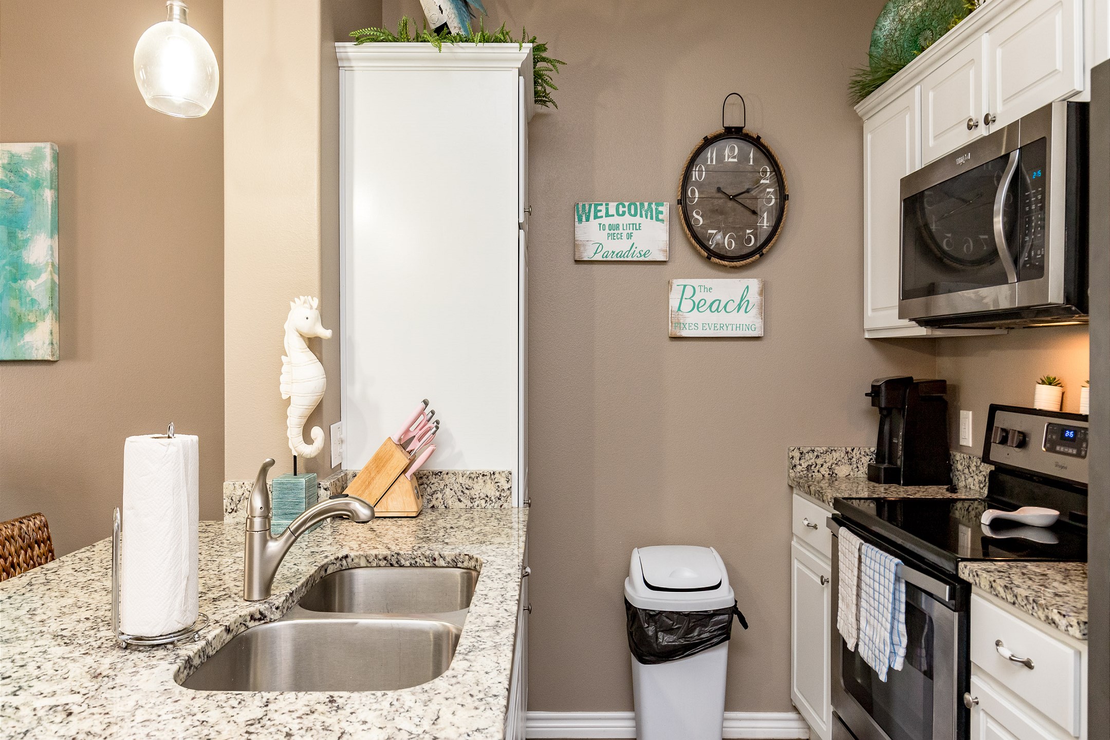 Fully equipped kitchen for gourmet cooking