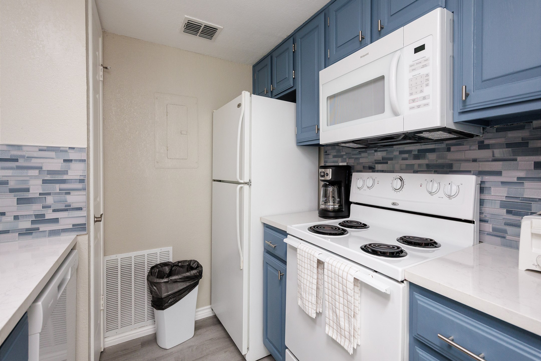 Fully equipped kitchen with coffee maker 