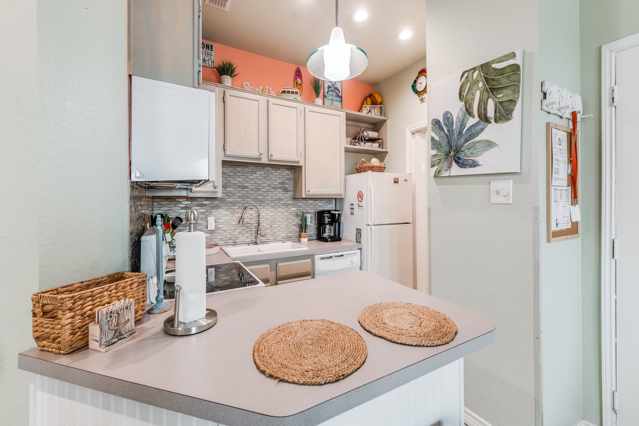 Fully equipped kitchen with Keurig and 12-cup coffee maker 