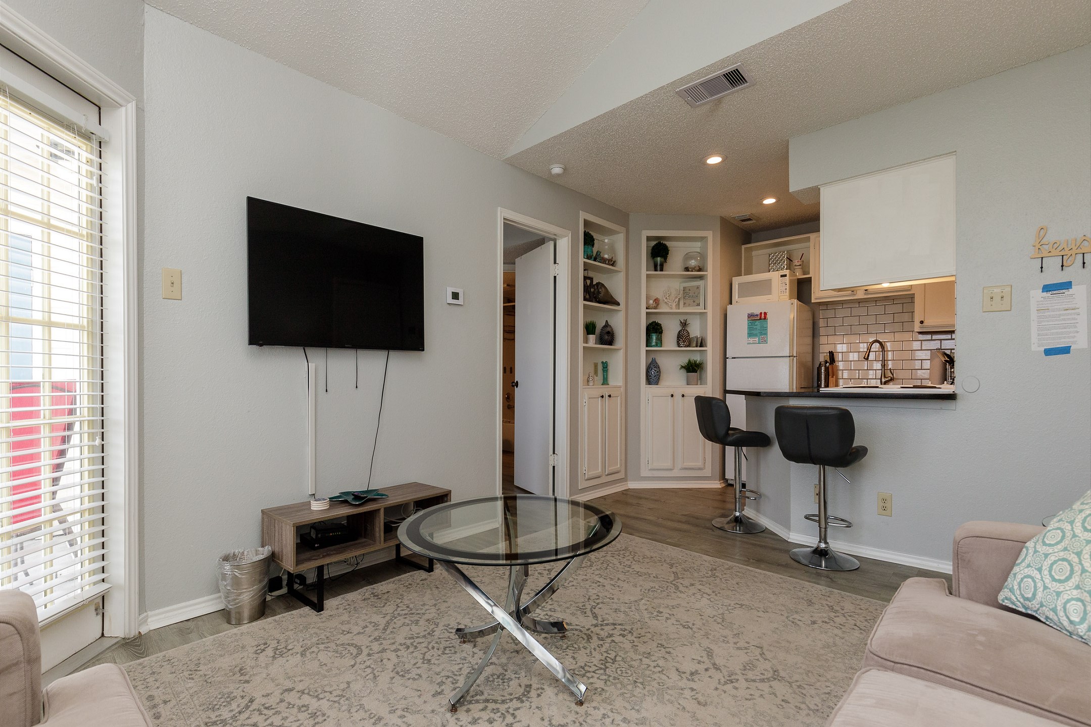 Flat screen TV and streaming services