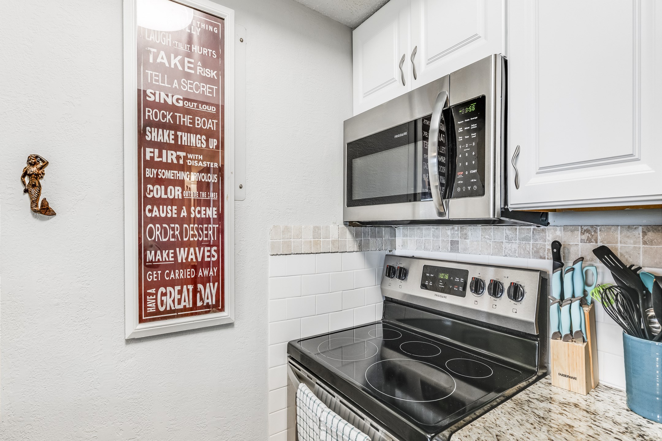 A compact, yet fully equipped kitchen with everything you need—ideal for making the most of your vacation without missing a thing.