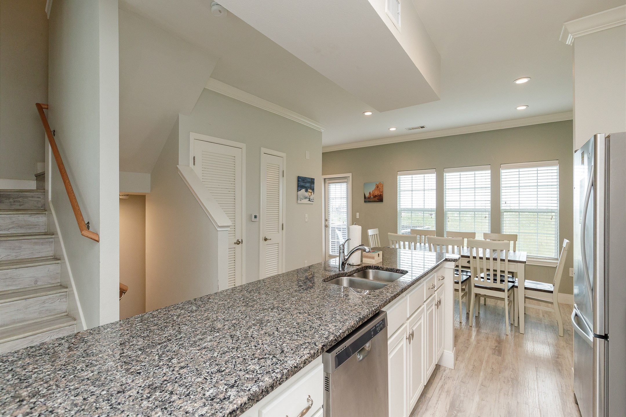 Open concept kitchen area which is great for entertaining 