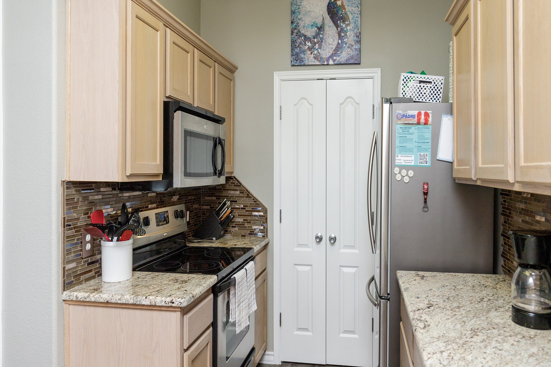 Coffee maker, toaster, and other essentials provided