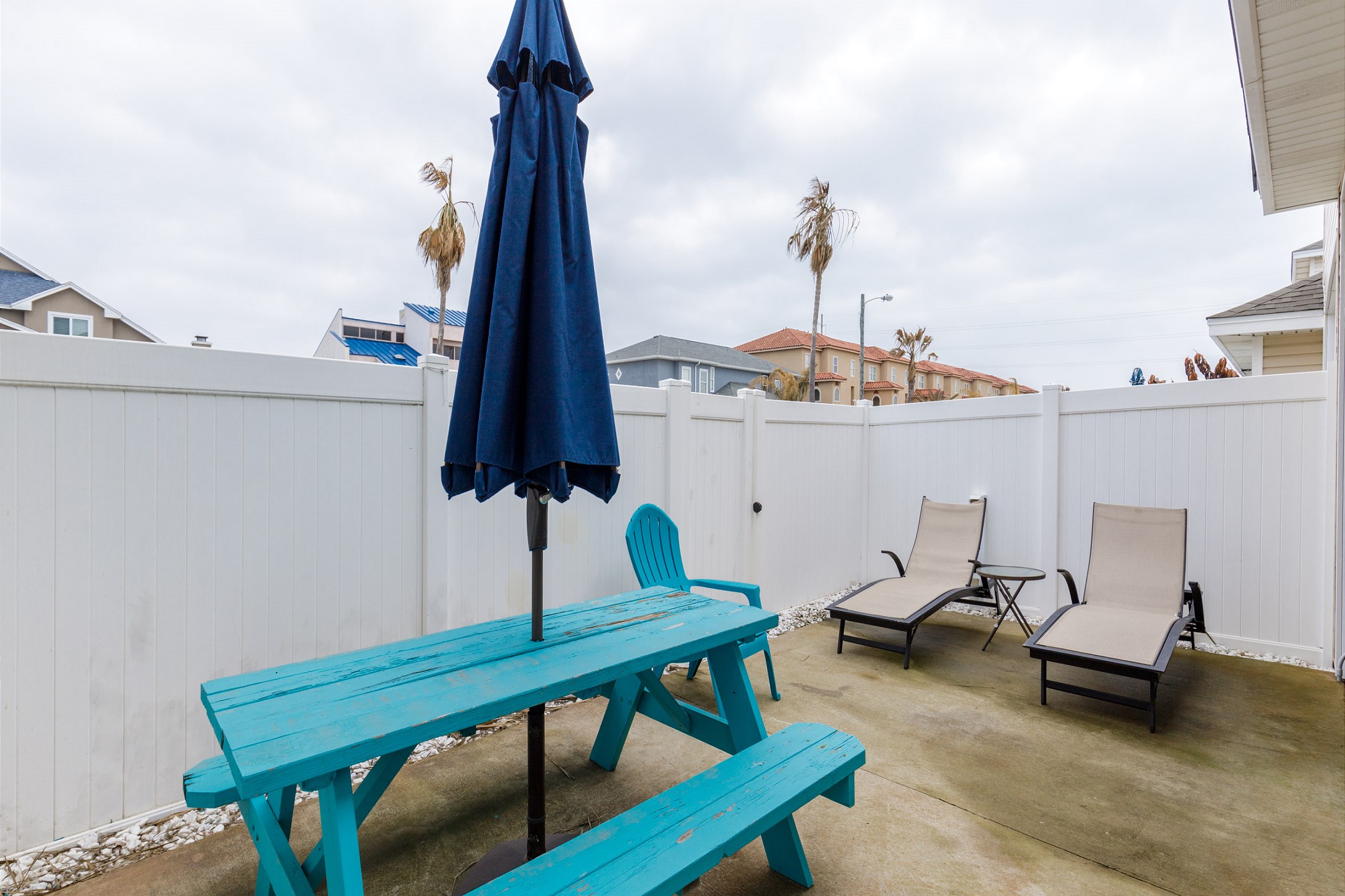 Access to outdoor dining on the patio