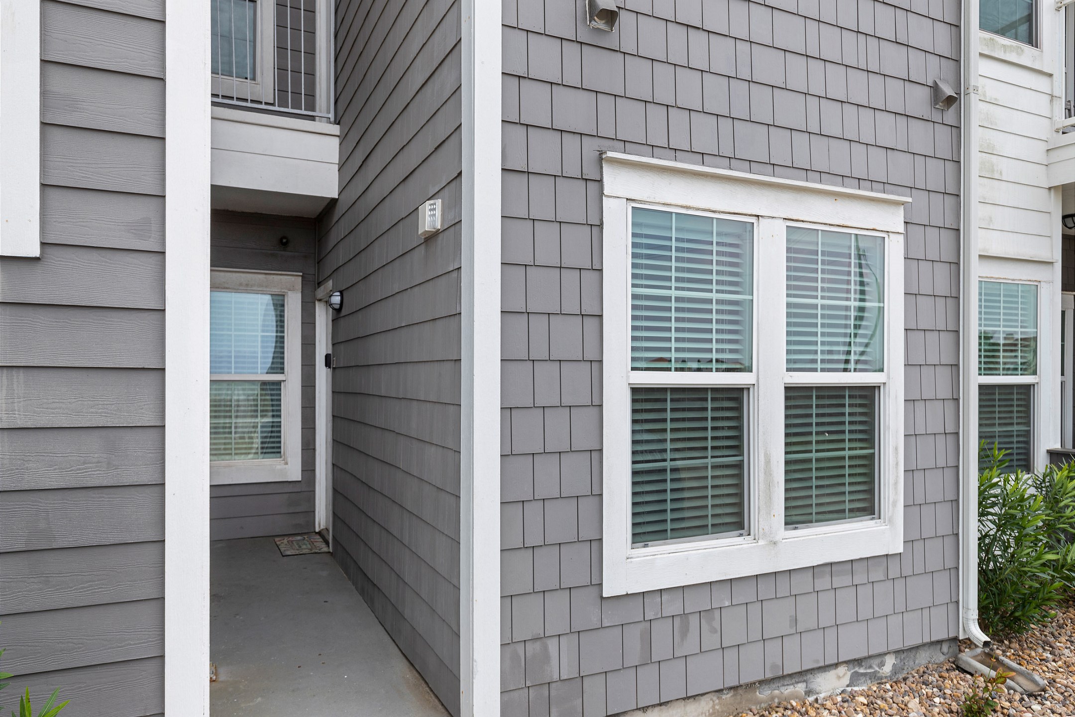 Front view of property 