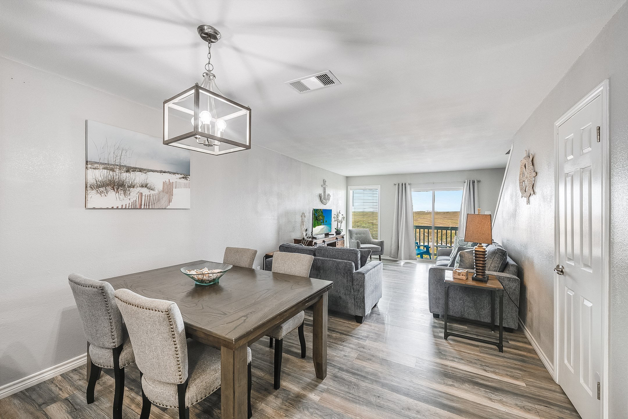 Charming condo with a coastal flow and modern features for comfort and relaxation 