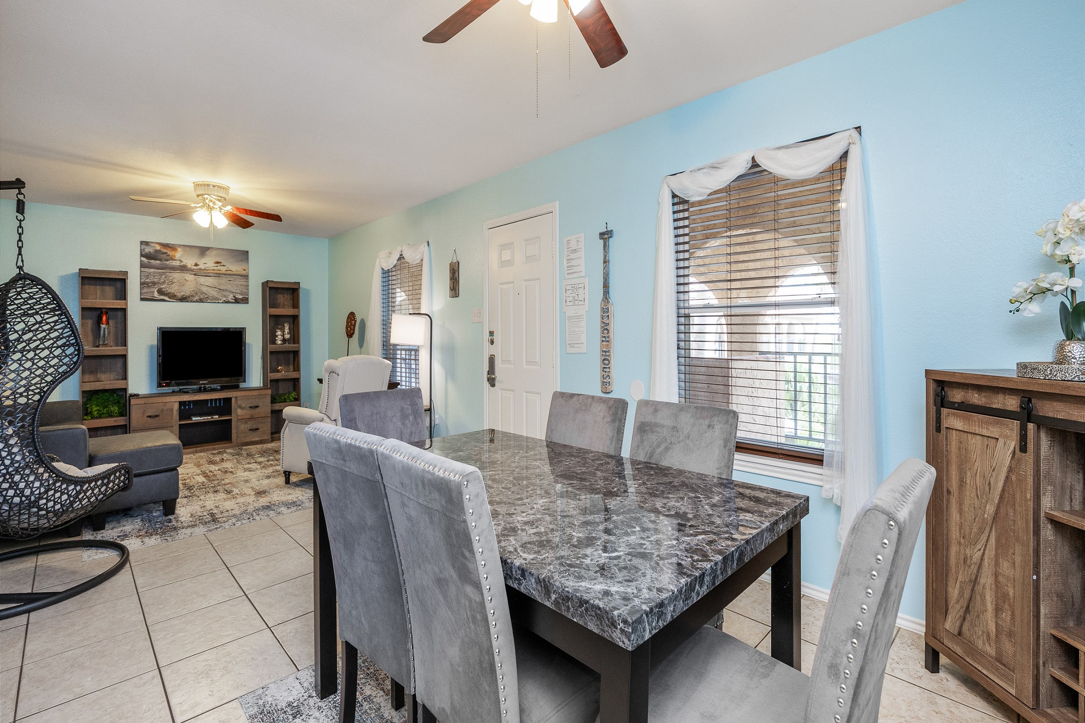 Dining area with seating for six with plenty of space to spread out 