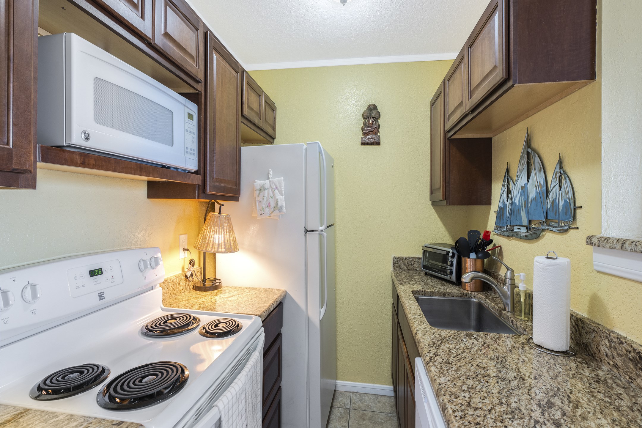 Fully equipped kitchen area