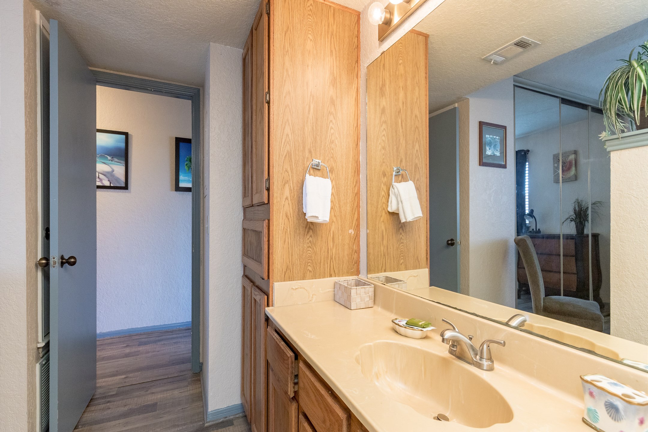 Guest bathroom with a toilet, sink, and a combination tub/shower