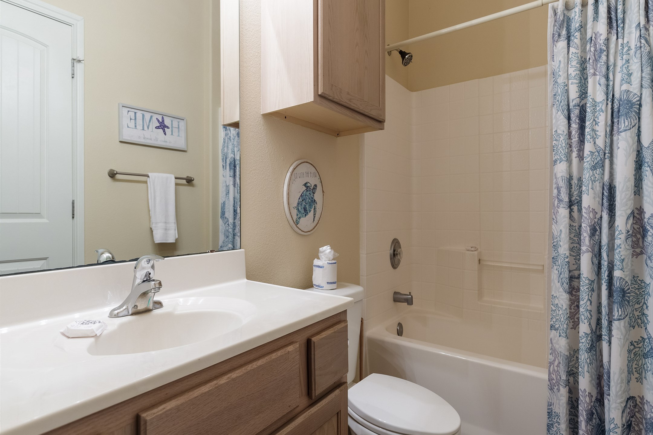 Guest bathroom with tub/shower combo