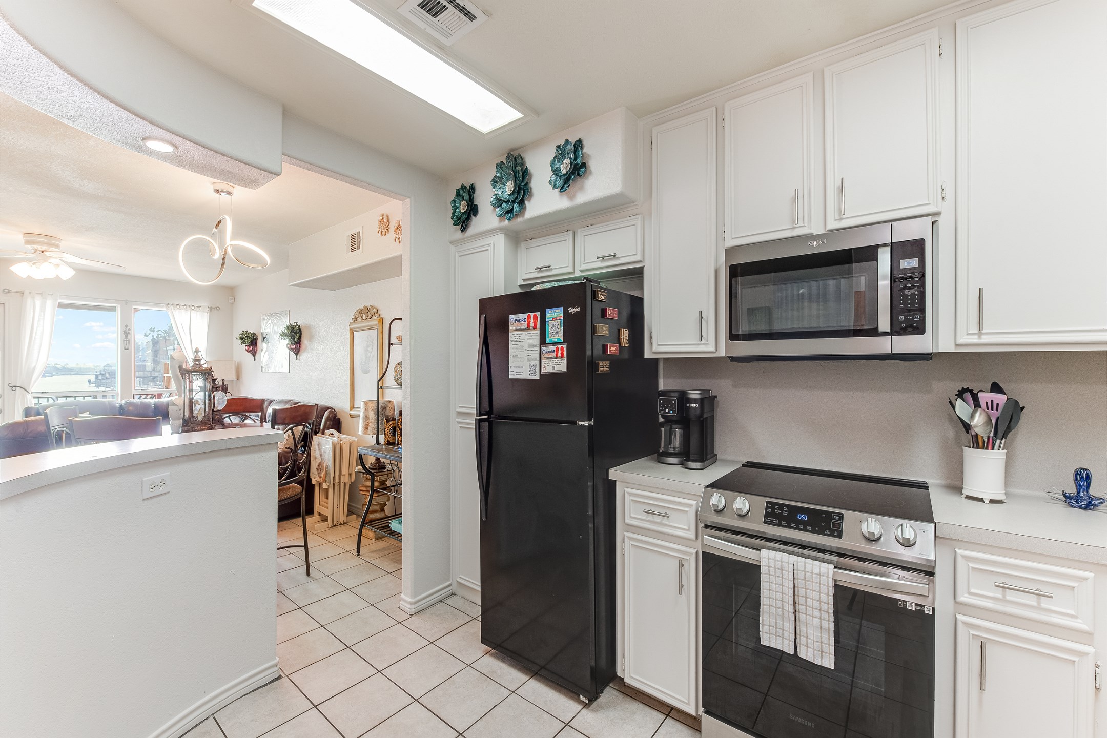 Bright and airy kitchen with natural light to cook meals with the family