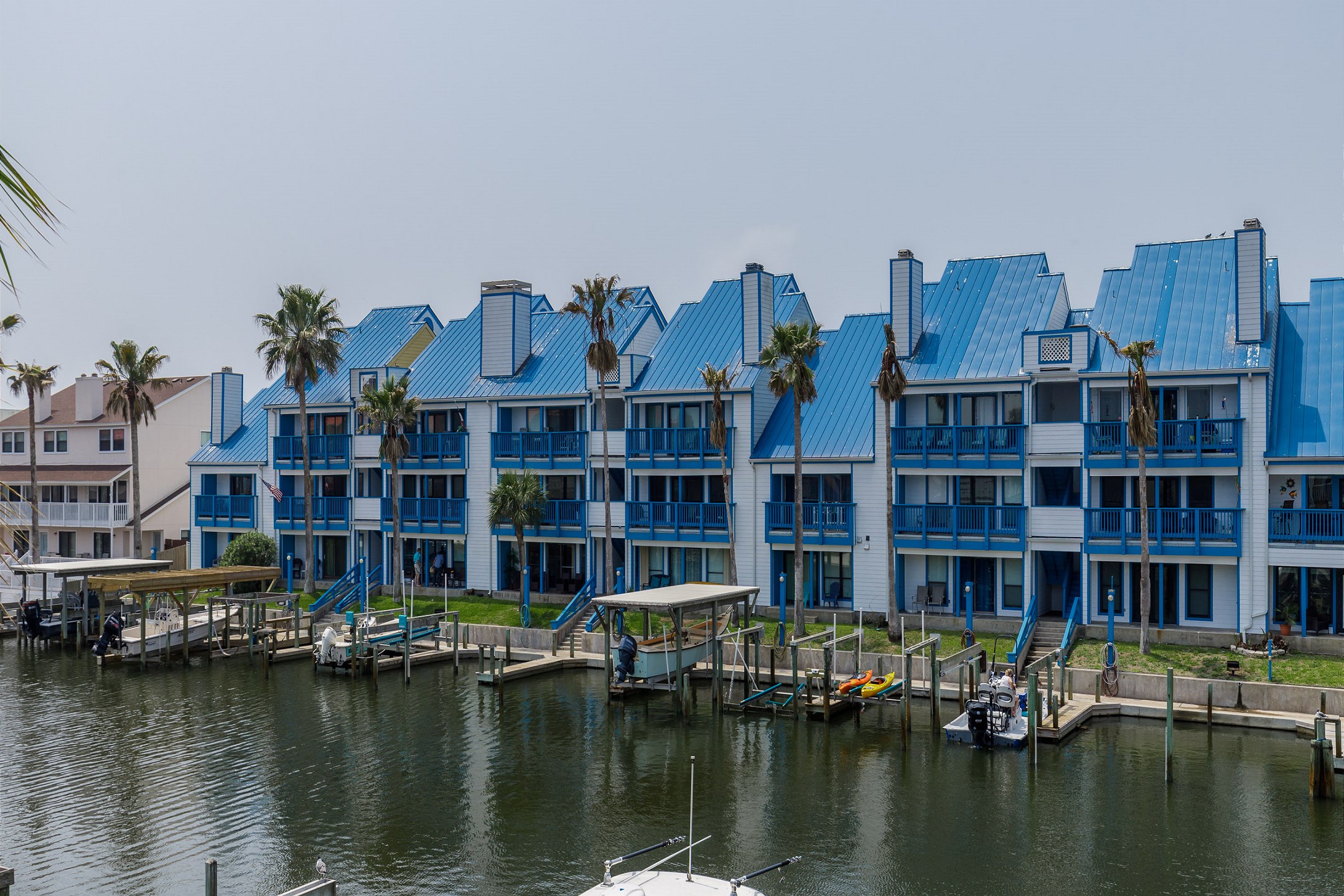 Canal-view backdrop for a peaceful retreat