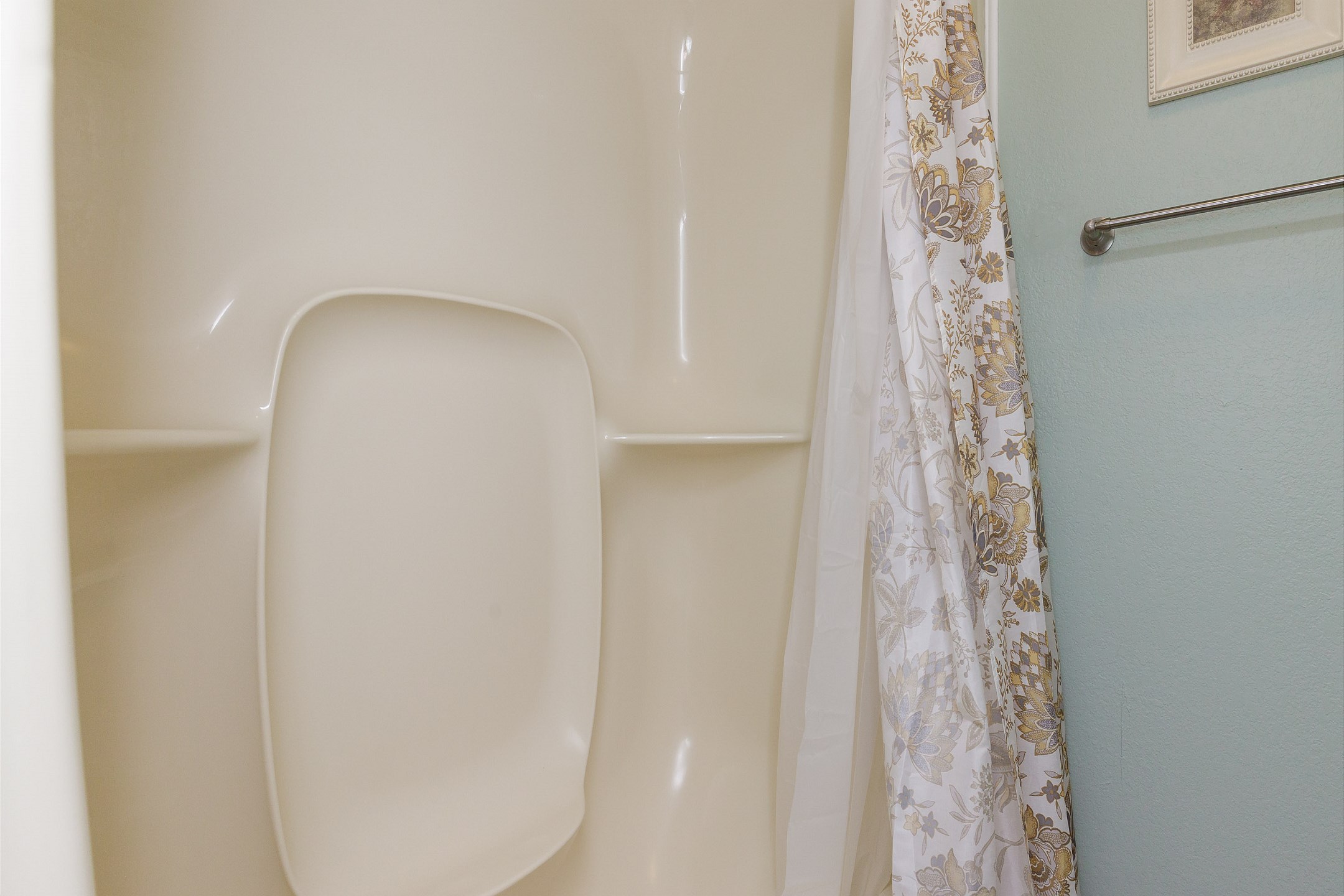 Guest bathroom with toilet, sink, and tub/shower combo