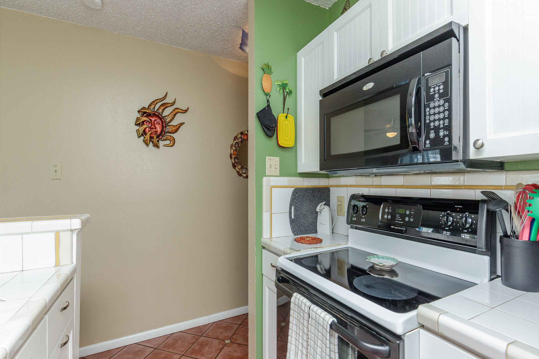 This kitchen is designed for delightful meal prep during your getaway