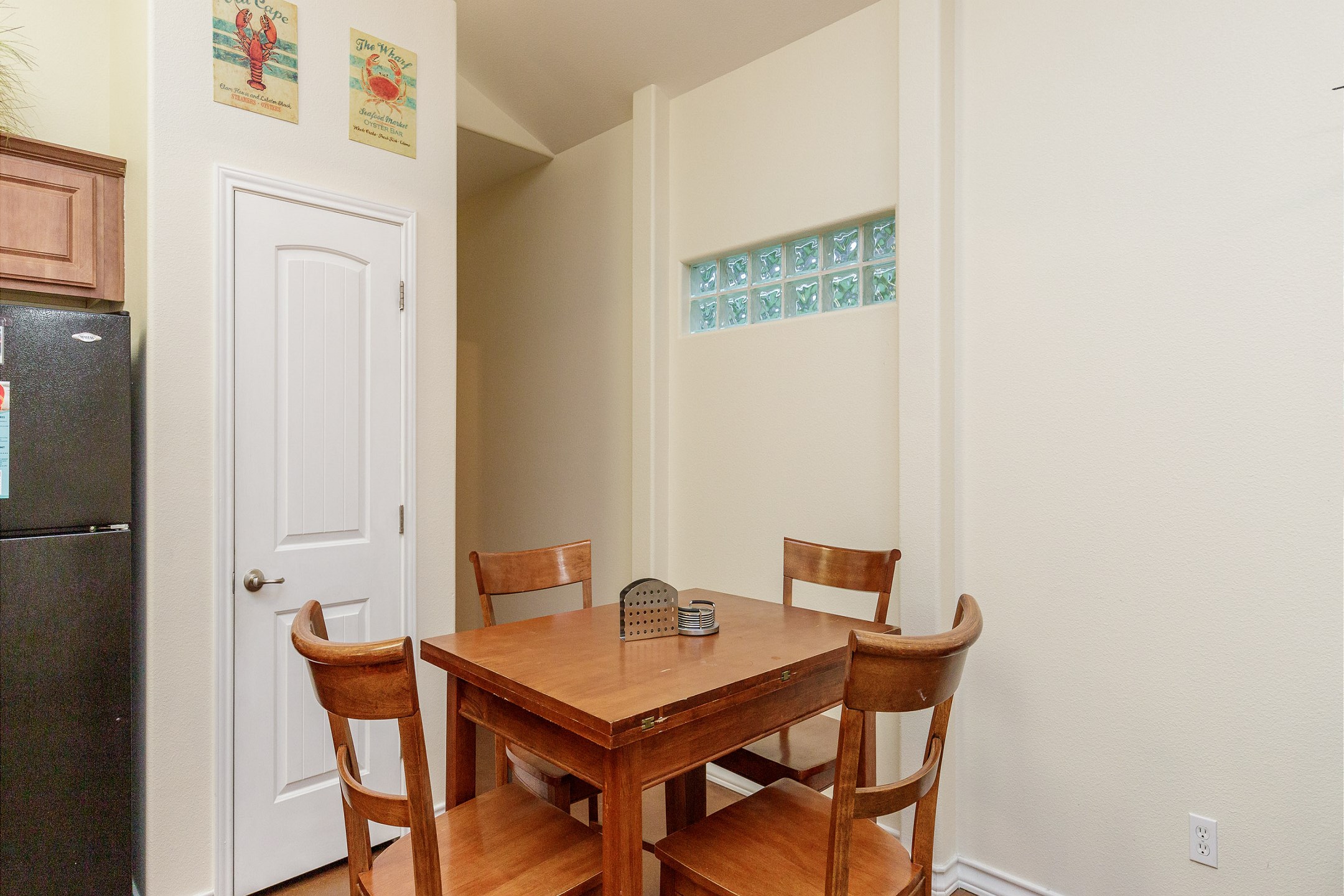 Traditional dining table with a beachside twist