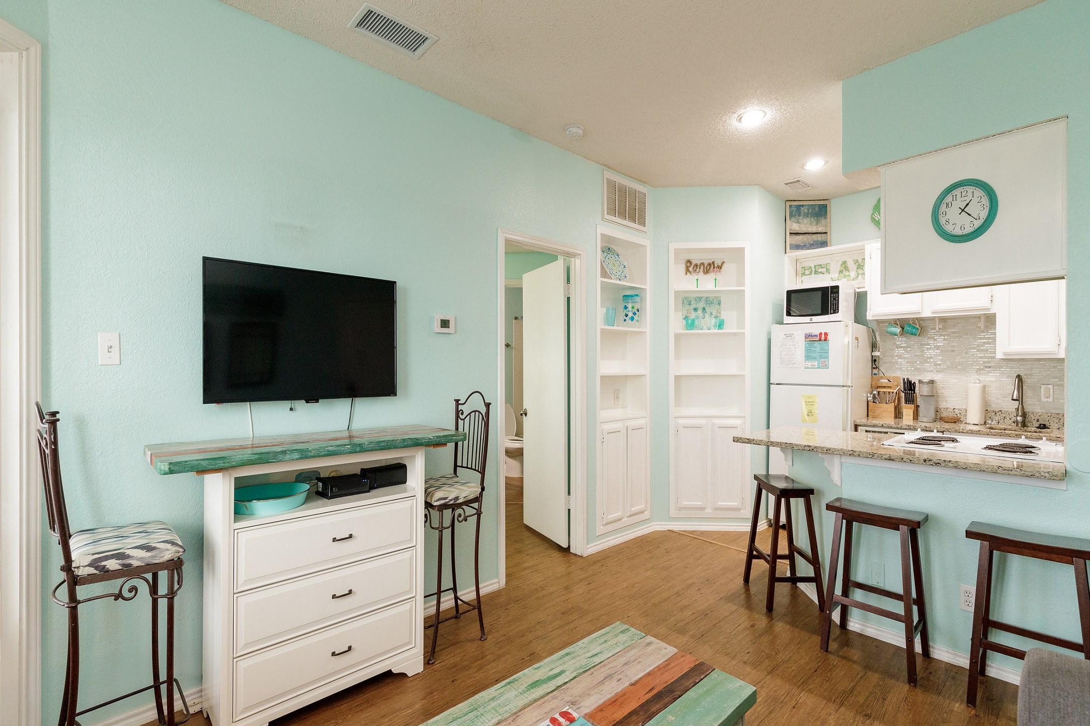 Open living and kitchen area with charming décor, perfect for a laid-back stay