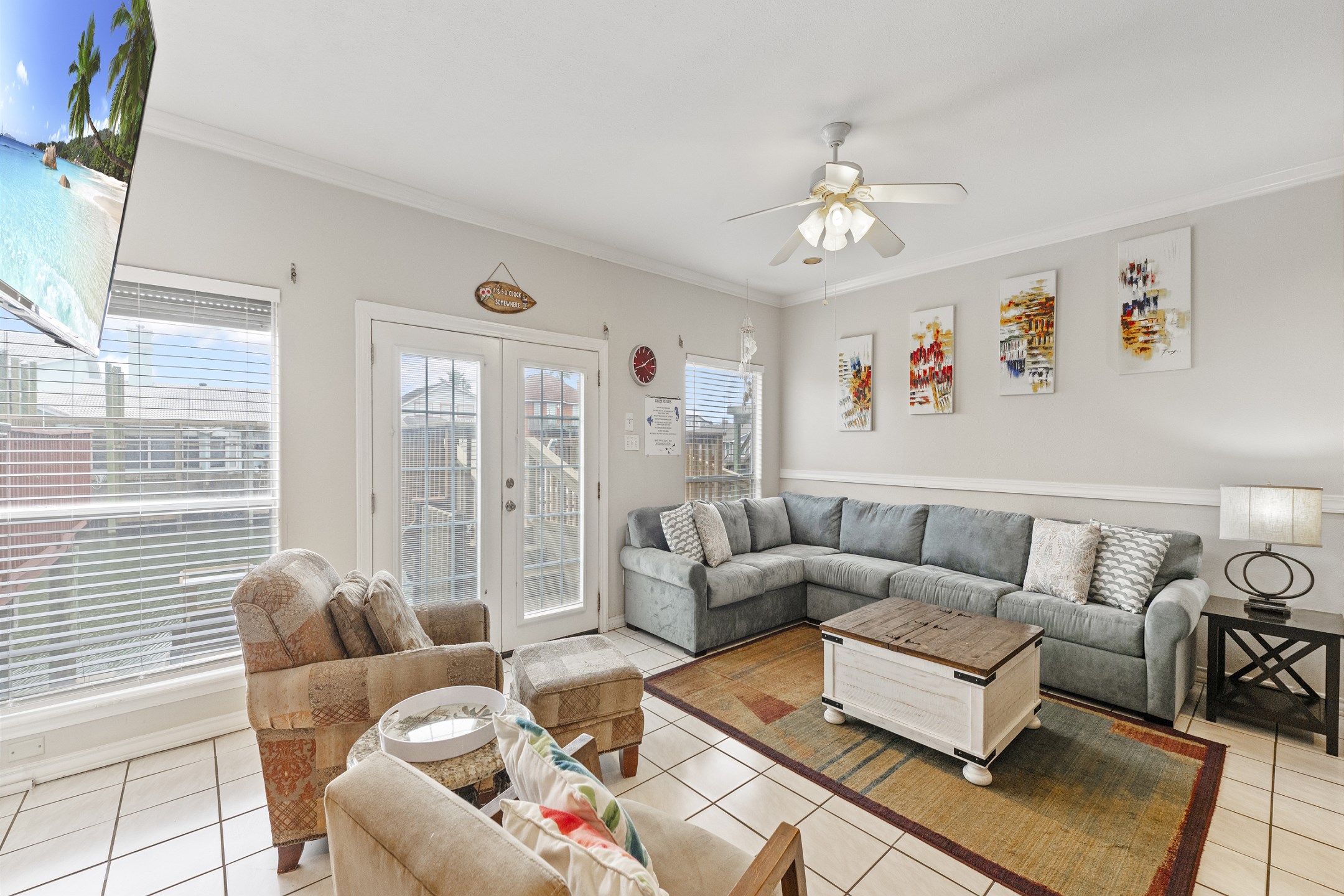 Large living space which is great for entertaining 