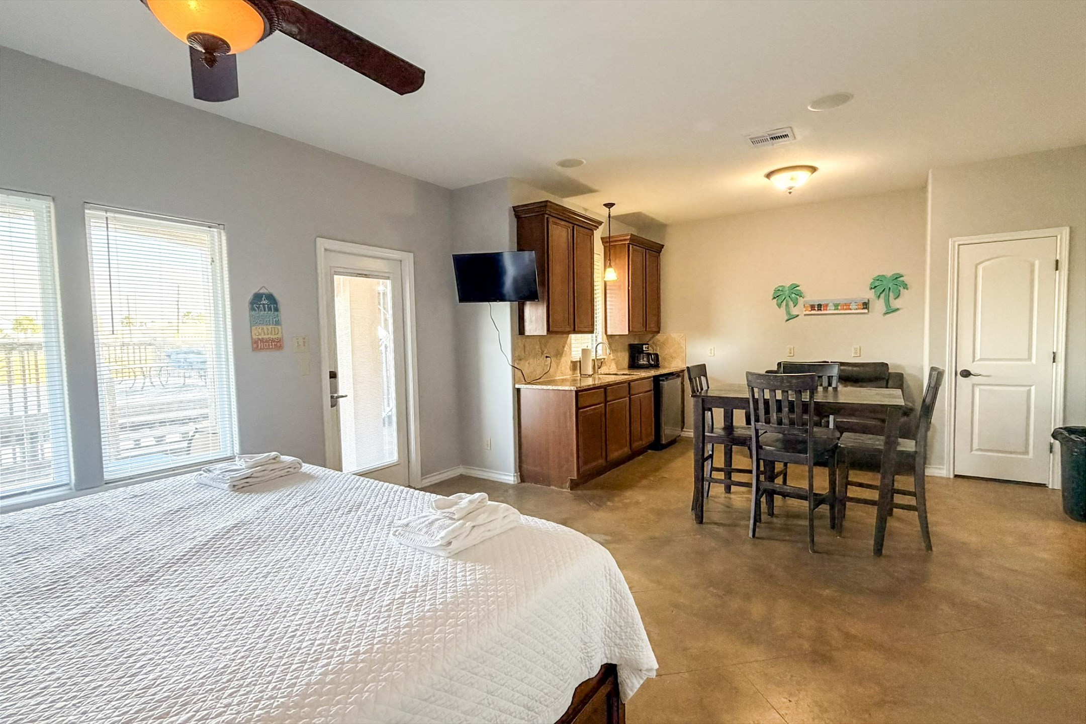 Separate mother-in-law suite on the first floor - only access off the sun deck