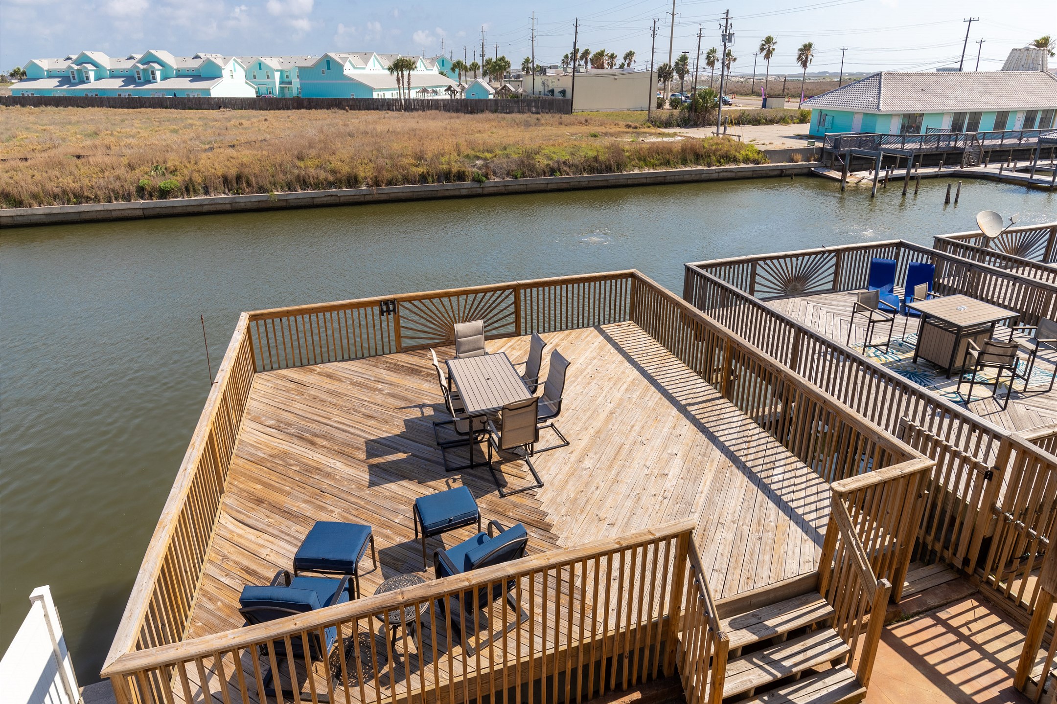 Access to the large, beautiful sundeck with comfy seating to relax and enjoy the Texas breeze