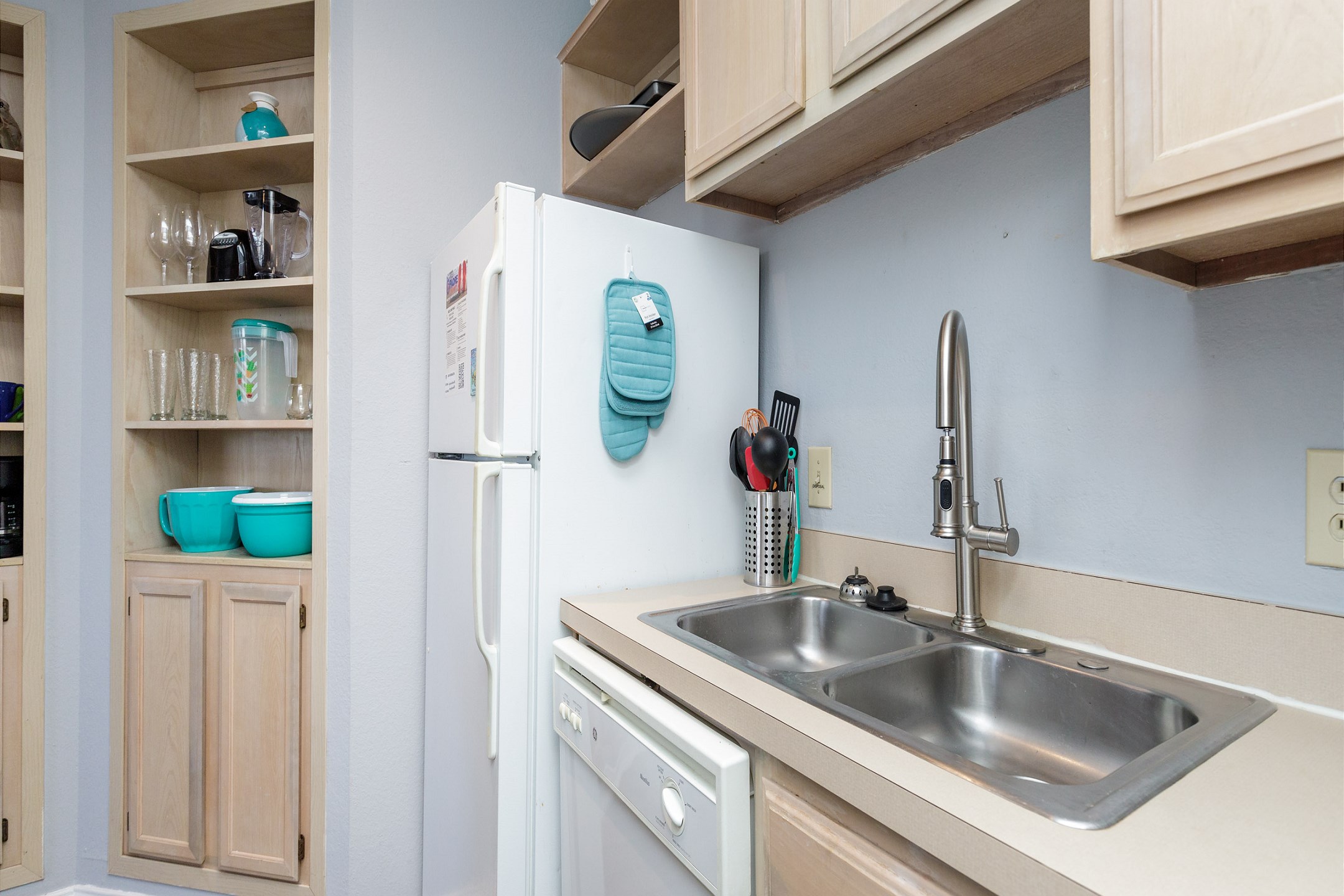 Kitchen area to cook meals with the family 