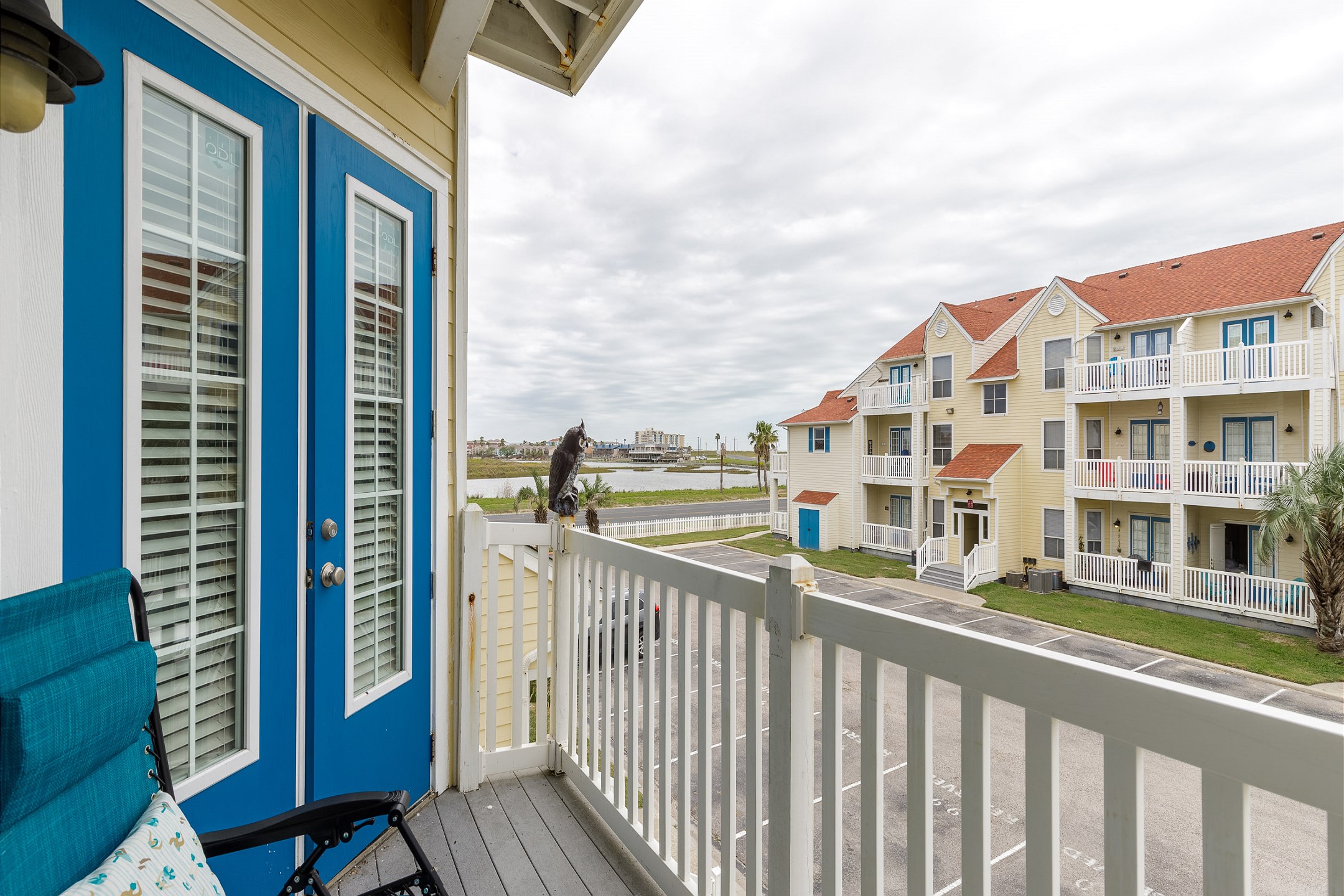 Charming balcony, perfect for relaxing and entertaining
