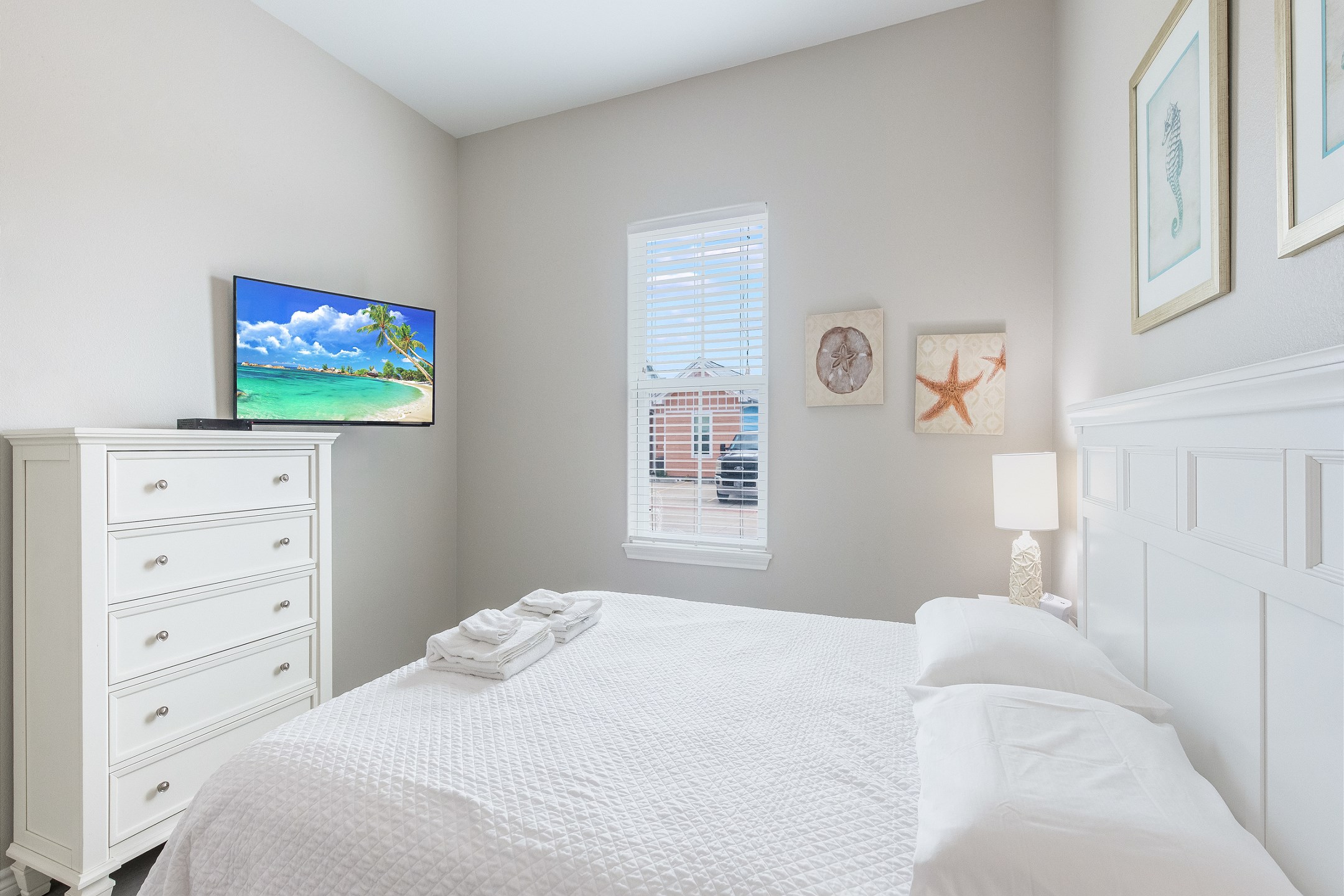 Second bedroom with queen size bed and flat screen TV