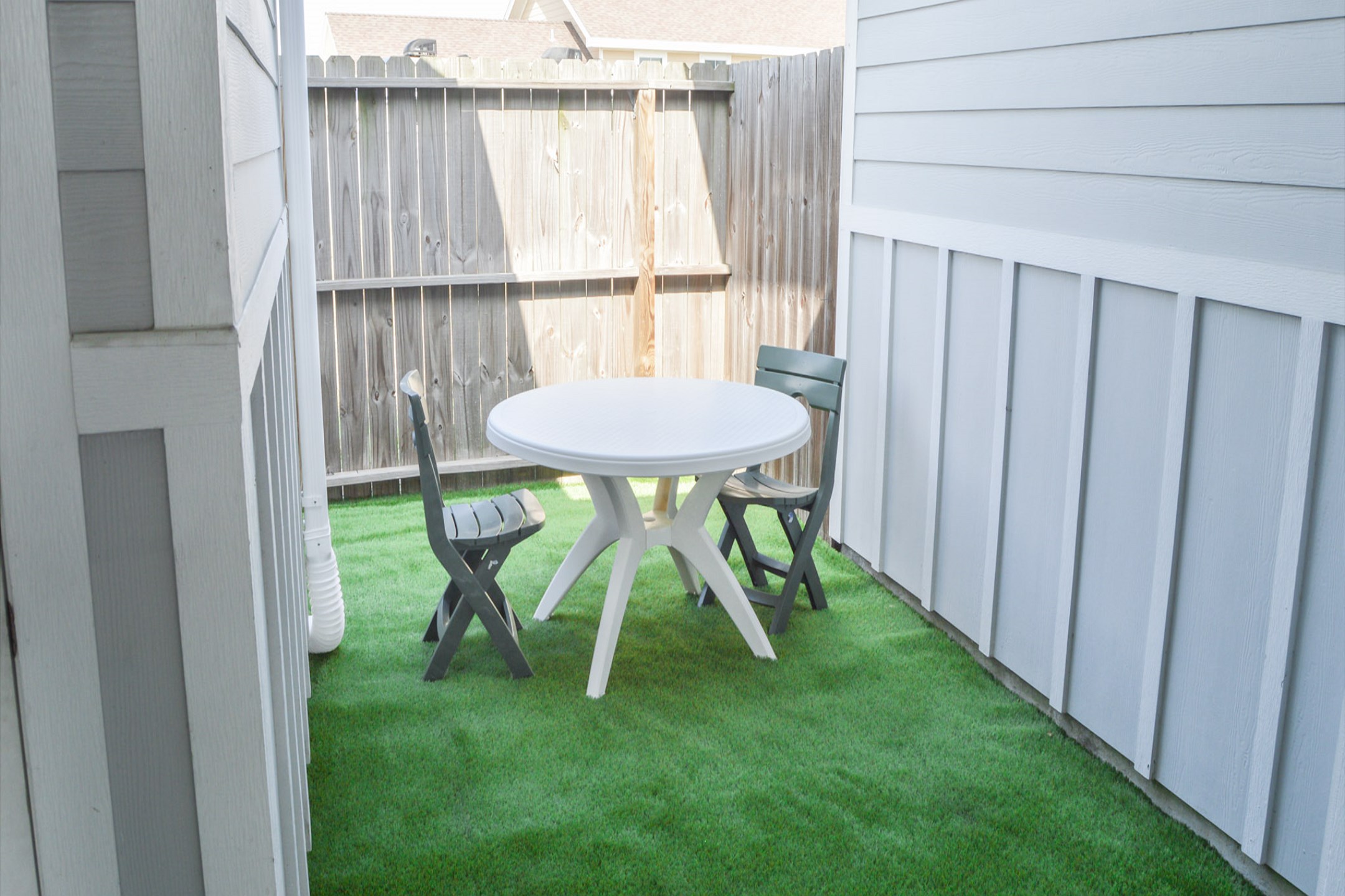 Lovely yard space with table and chairs to enjoy the Texas breeze, and it''s pet-friendly too—your furry companion will feel right at home