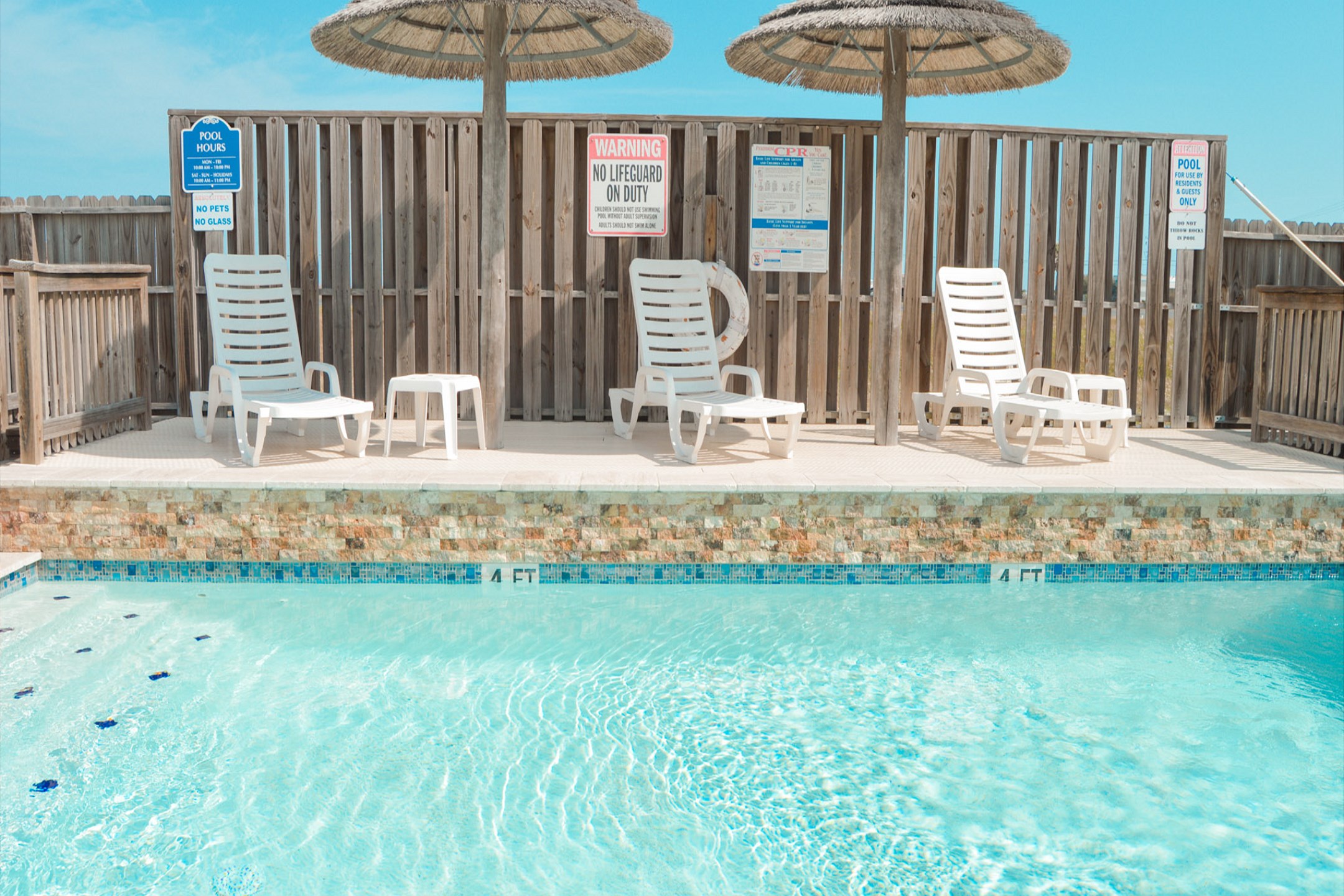 Sparkling pool to enjoy on your vacation