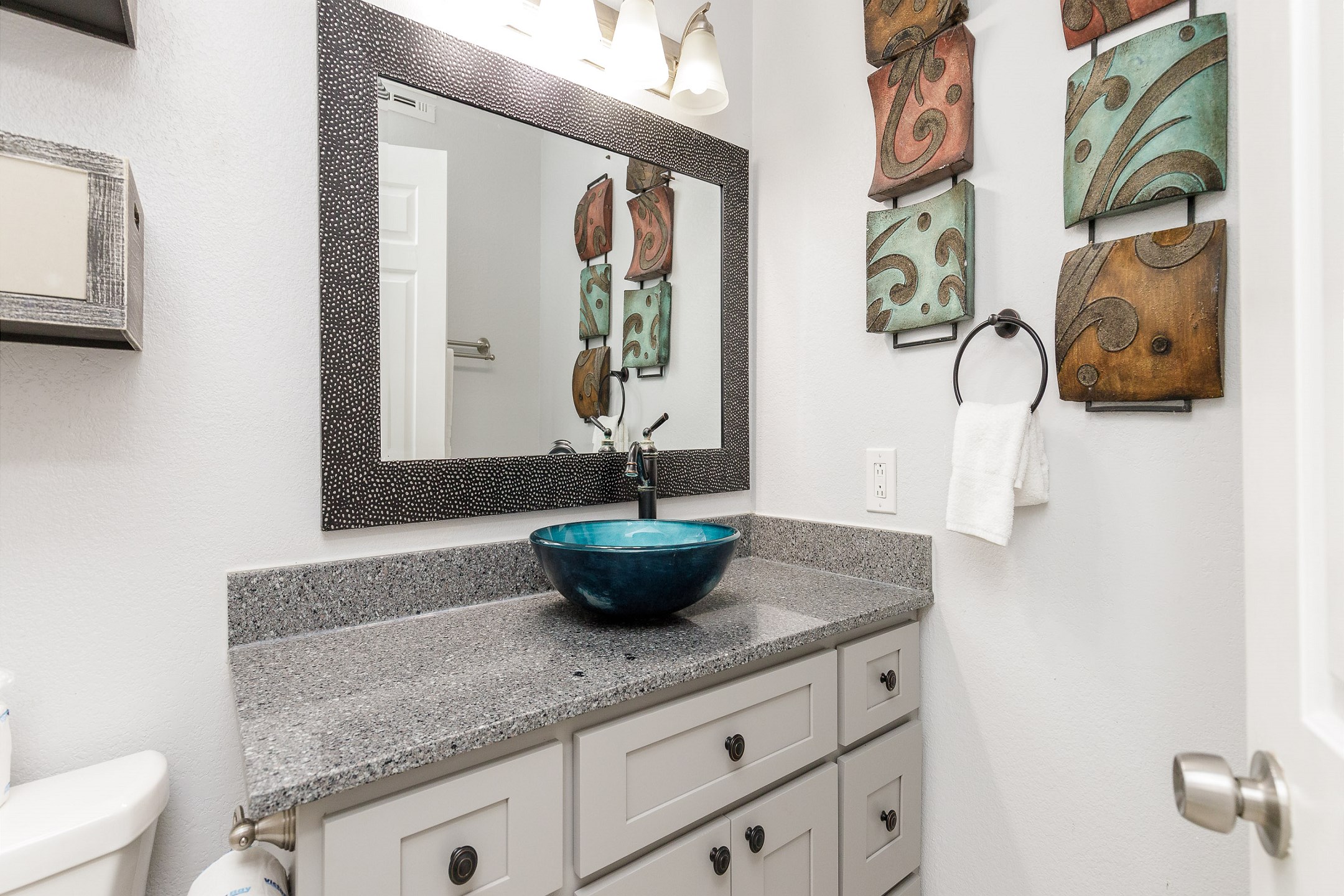 Guest bathroom on the first floor with tub and shower 