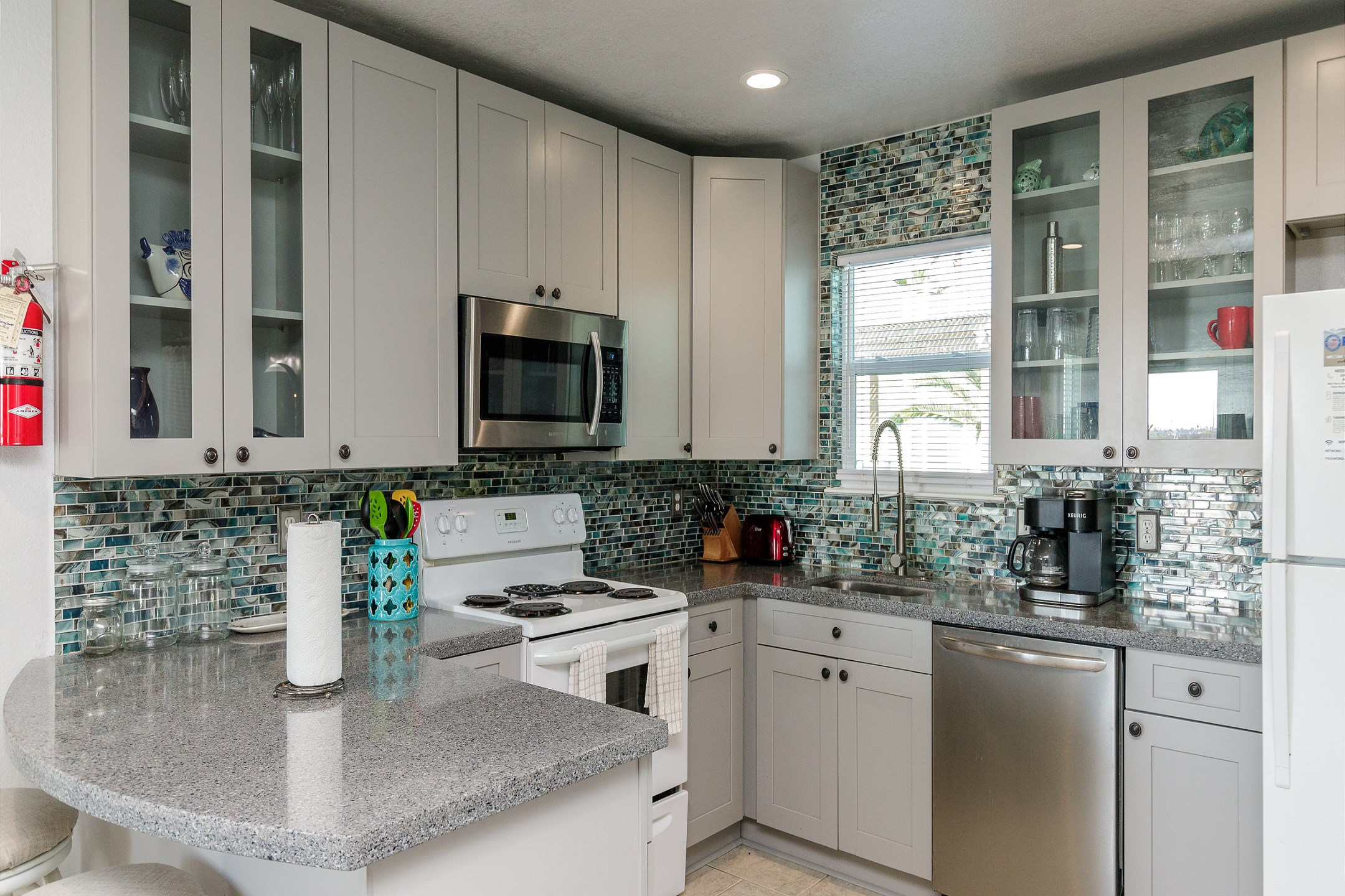 Fully equipped kitchen with beautiful back splash and updated counter tops