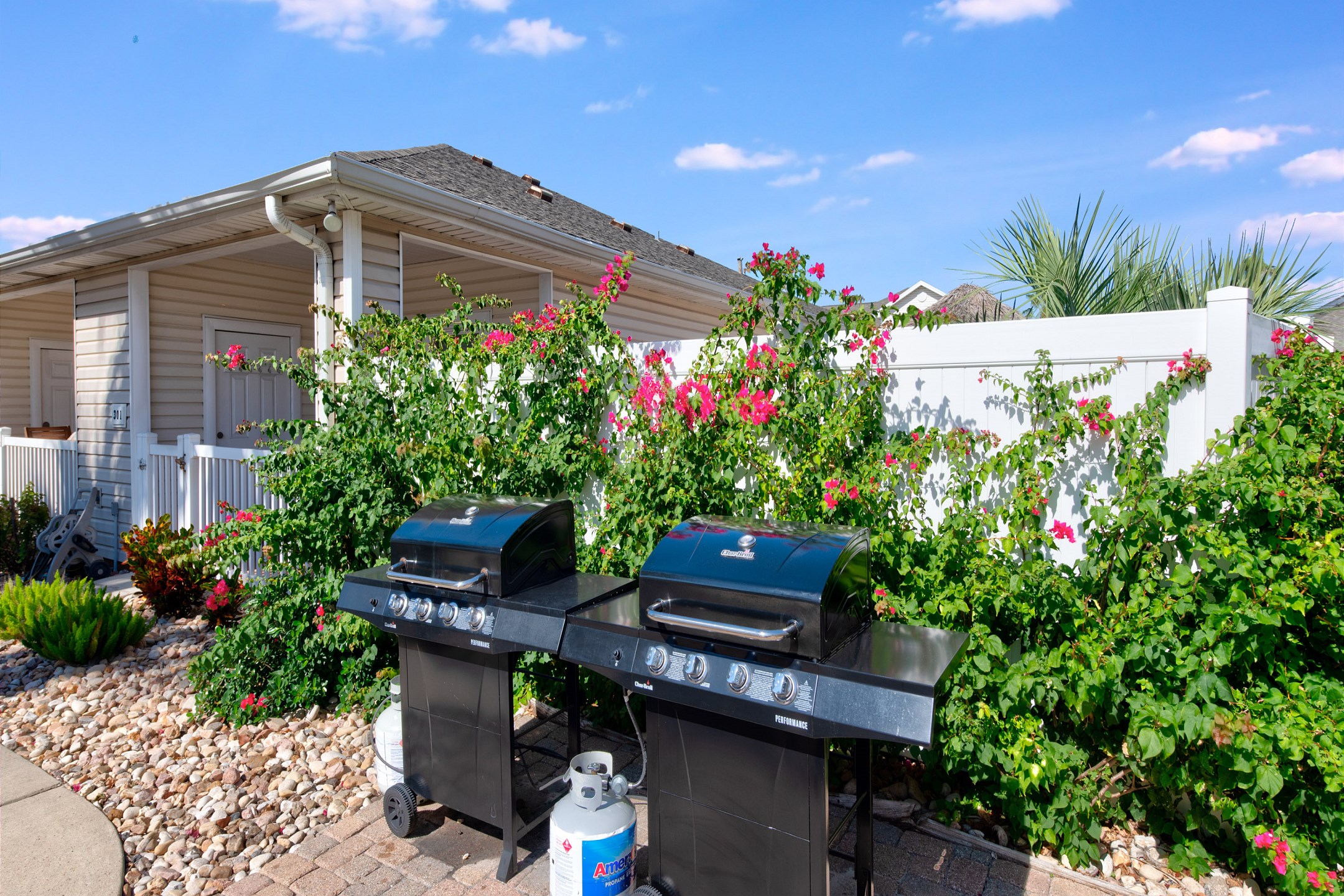 Gas grilling area at Palm Bay