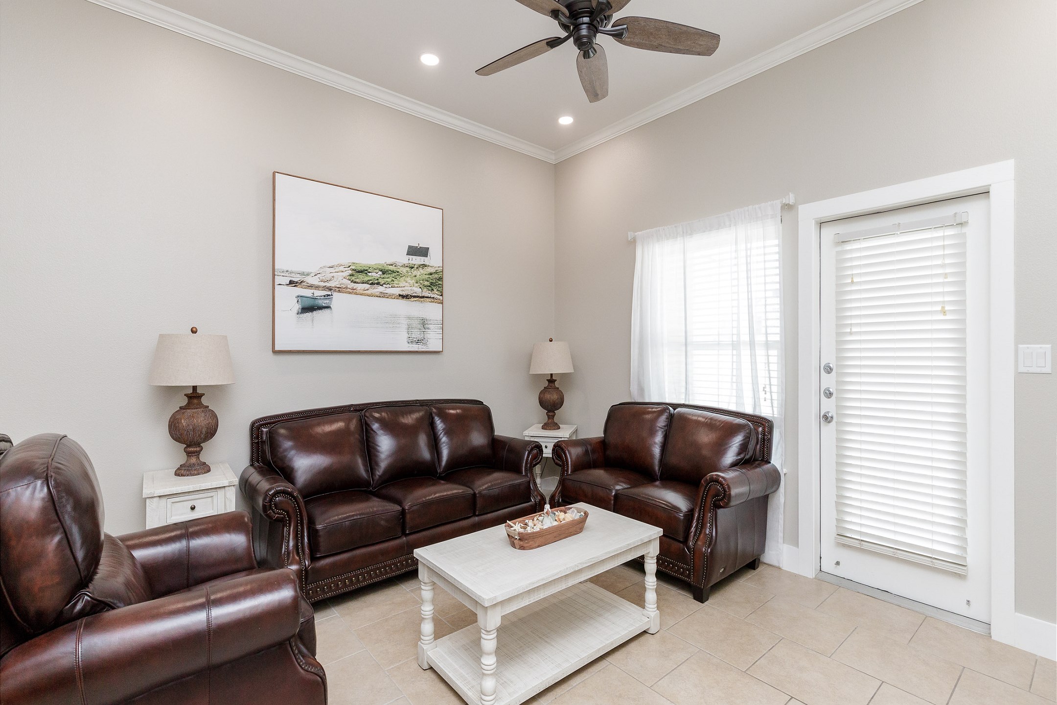 Cozy living area with queen size sleeper sofa 