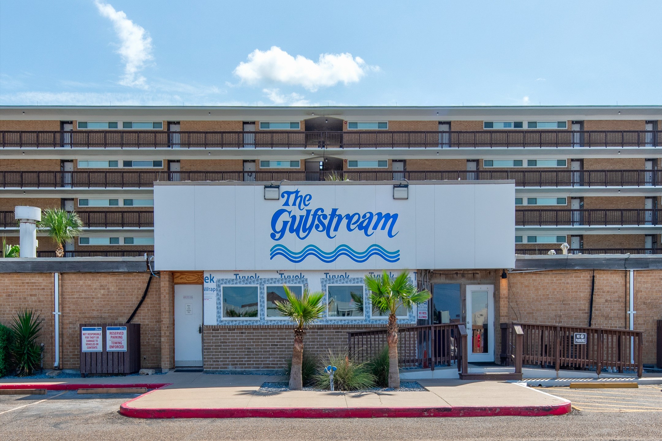 Discover the inviting Gulfstream Condominiums