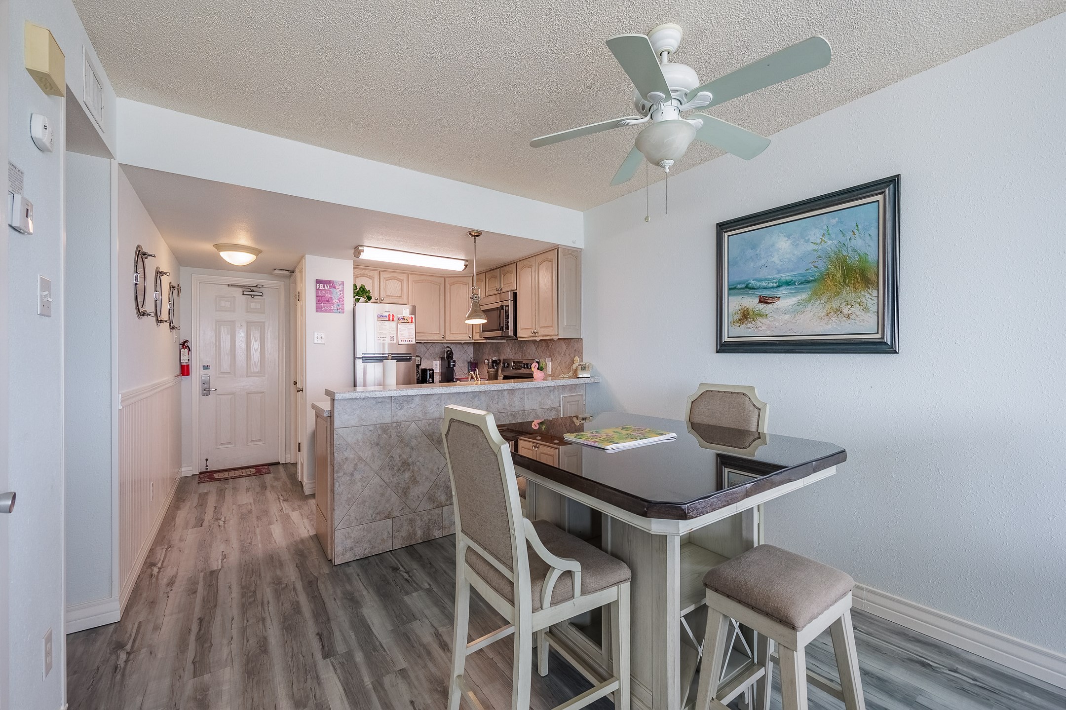 Dining and kitchen space to enjoy meals with the family