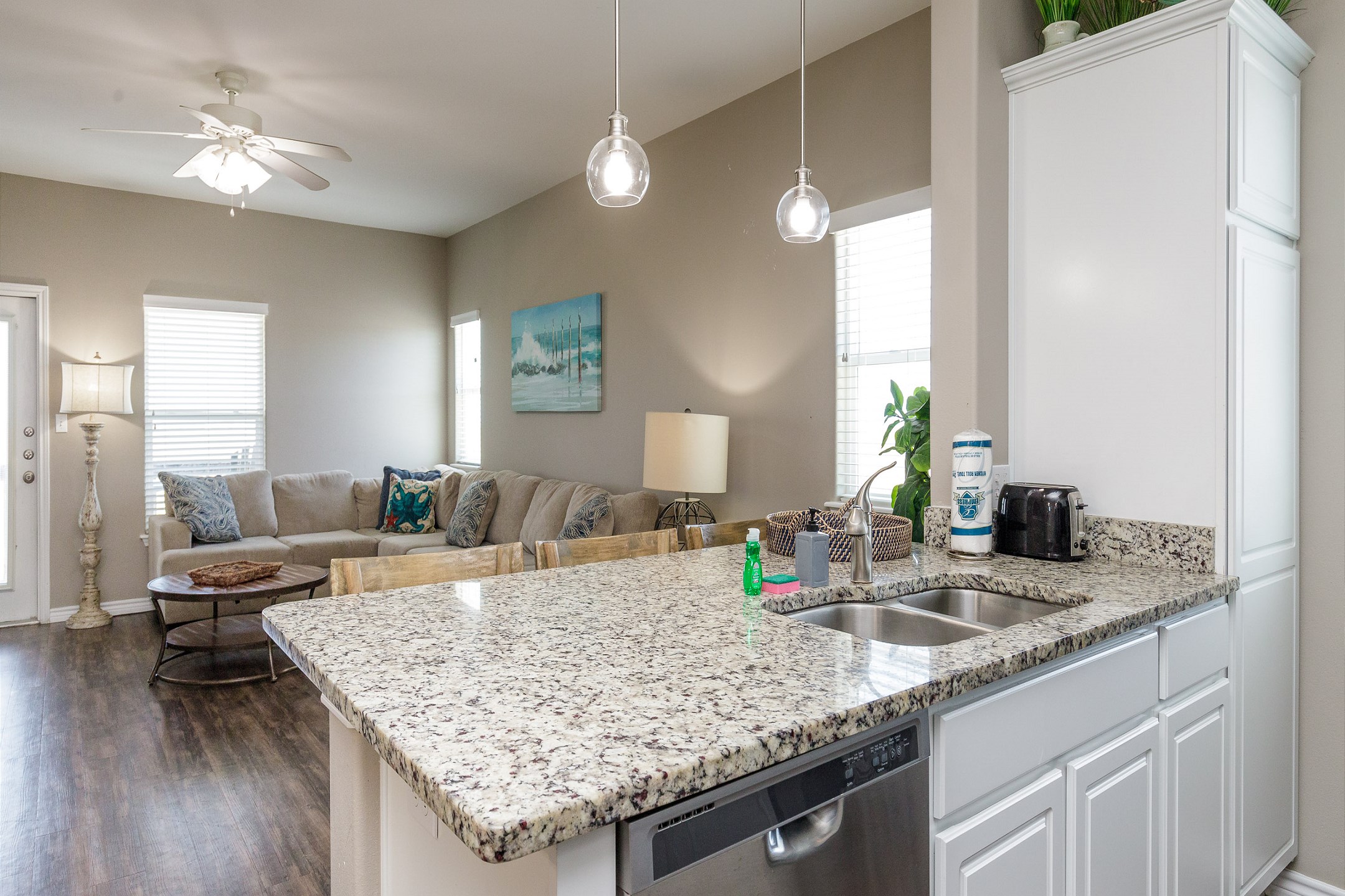 Open layout connecting the kitchen to the dining area