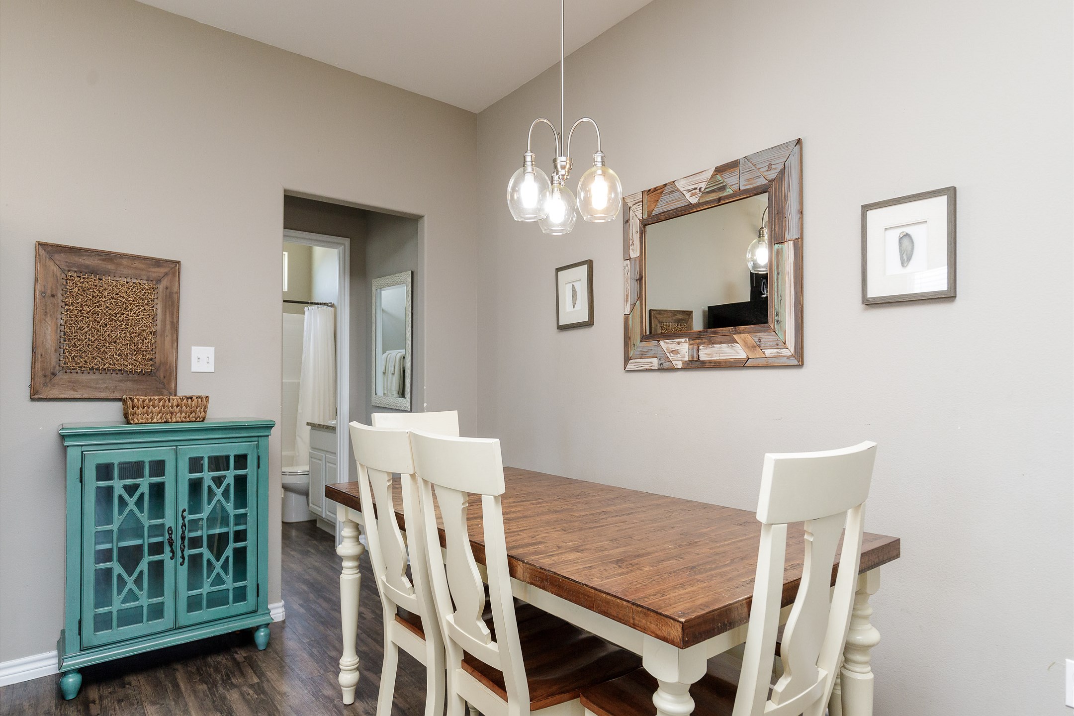 Charming ambiance for intimate dinners