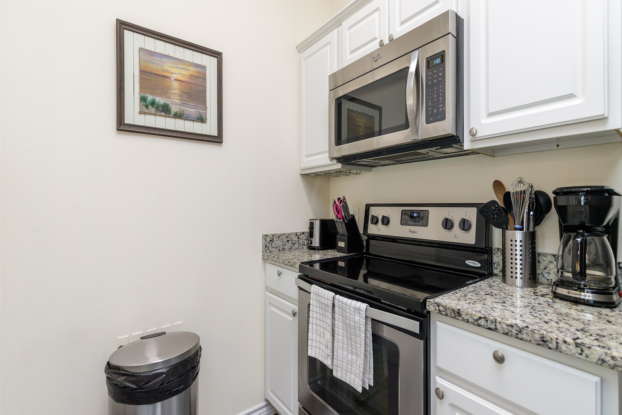 Coffee maker, toaster, and other essentials provided