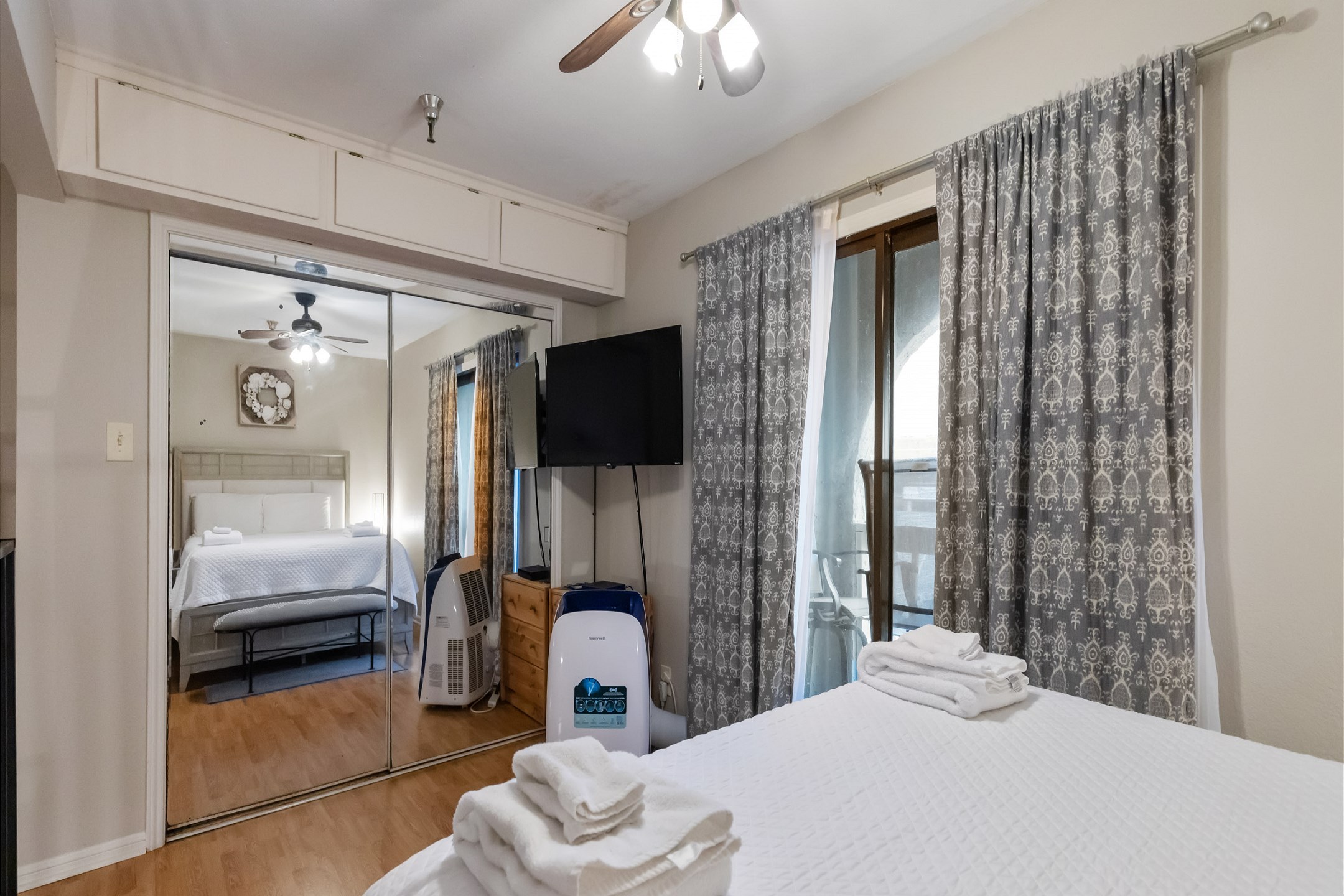 Loft space on the second floor with queen size bed, flat screen TV and private balcony 