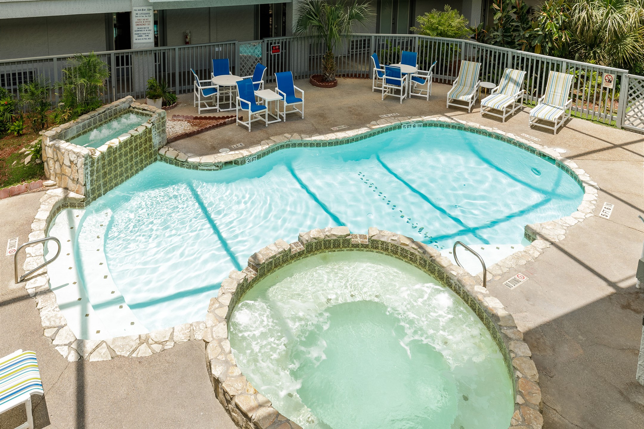 Covered Nautilus Galleria pool and hot tub area
